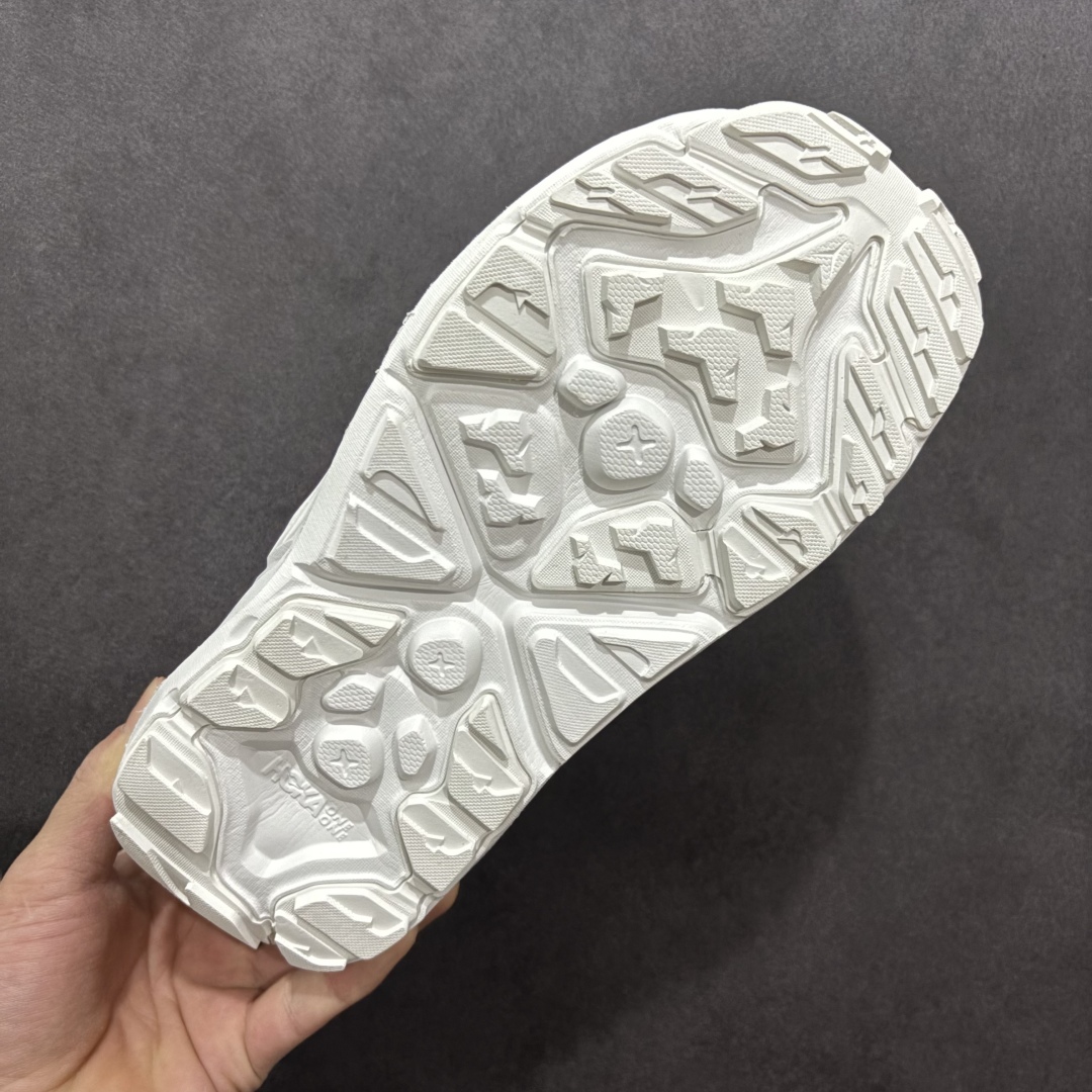 图片[9]-【绿x版】HOKA One One Hopara Sandals 霍帕拉系列水路两用溯溪涉水休闲户外露营凉鞋 作为先锋品牌的 HOKA ONE ONE总是以独特的方式 HOPA RA是一款溯溪鞋 又名排水鞋 可长期用于涉水和溯溪 保护脚底和脚趾的安全和舒适 鞋面材料速干 透气 耐磨 鞋底防滑 耐磨 抓地能力强 出于安全考虑 设计要求较高 涉水溯溪过程中 水 泥沙 可以直接从鞋内大孔排出 细纹鞋底使在岩石上抓地能力强 避免打滑 而上路后 鞋面具有快干透气等优点 尺码：36 36.5 37.5 38 39 40 40.5 41 42 42.5 43 44 45-选品中心