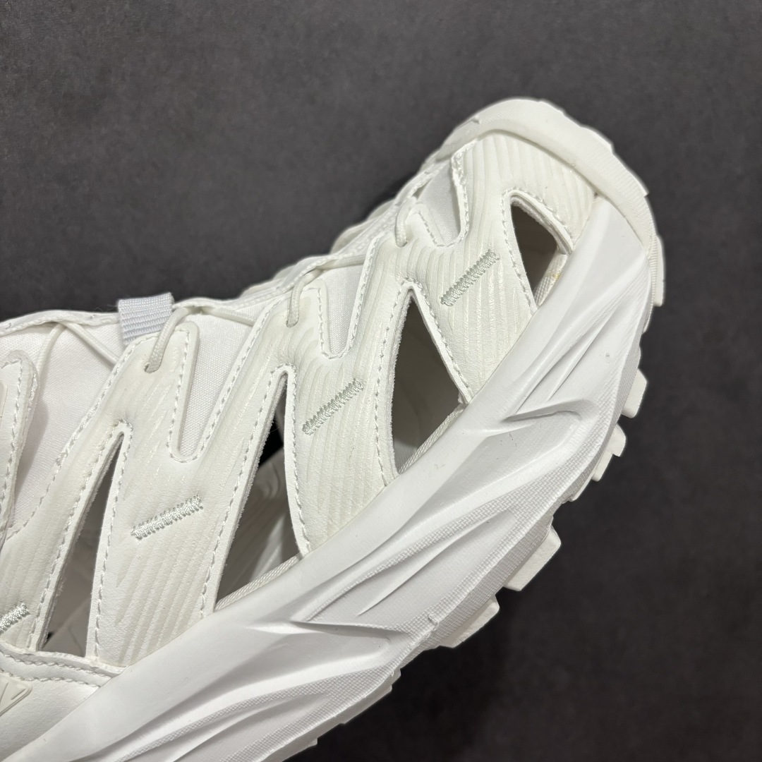 图片[5]-【绿x版】HOKA One One Hopara Sandals 霍帕拉系列水路两用溯溪涉水休闲户外露营凉鞋 作为先锋品牌的 HOKA ONE ONE总是以独特的方式 HOPA RA是一款溯溪鞋 又名排水鞋 可长期用于涉水和溯溪 保护脚底和脚趾的安全和舒适 鞋面材料速干 透气 耐磨 鞋底防滑 耐磨 抓地能力强 出于安全考虑 设计要求较高 涉水溯溪过程中 水 泥沙 可以直接从鞋内大孔排出 细纹鞋底使在岩石上抓地能力强 避免打滑 而上路后 鞋面具有快干透气等优点 尺码：36 36.5 37.5 38 39 40 40.5 41 42 42.5 43 44 45-选品中心