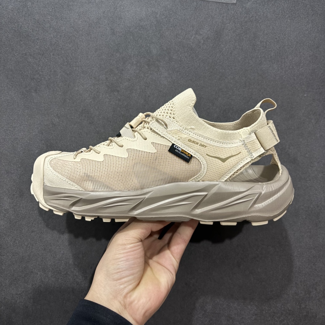 图片[2]-【绿x版】Hoka W Hopara 2 霍帕拉系列水路两用溯溪涉水休闲户外露营凉鞋 作为先锋品牌的 HOKA ONE ONE总是以独特的方式 HOPARA是一款溯溪鞋 又名排水鞋 可长期用于涉水和溯溪 保护脚底和脚趾的安全和舒适 鞋面材料速干 透气 耐磨 鞋底防滑 耐磨 抓地能力强 出于安全考虑 设计要求较高-涉水溯溪过程中 水 泥沙 可以直接从鞋内大孔排出 细纹鞋底使在岩石上抓地能力强 避免打滑 而上路后 鞋面具有快干透气等优点 尺码：36 36.5 37.5 38 39 40 40.5 41 42 42.5 43 44 45-选品中心