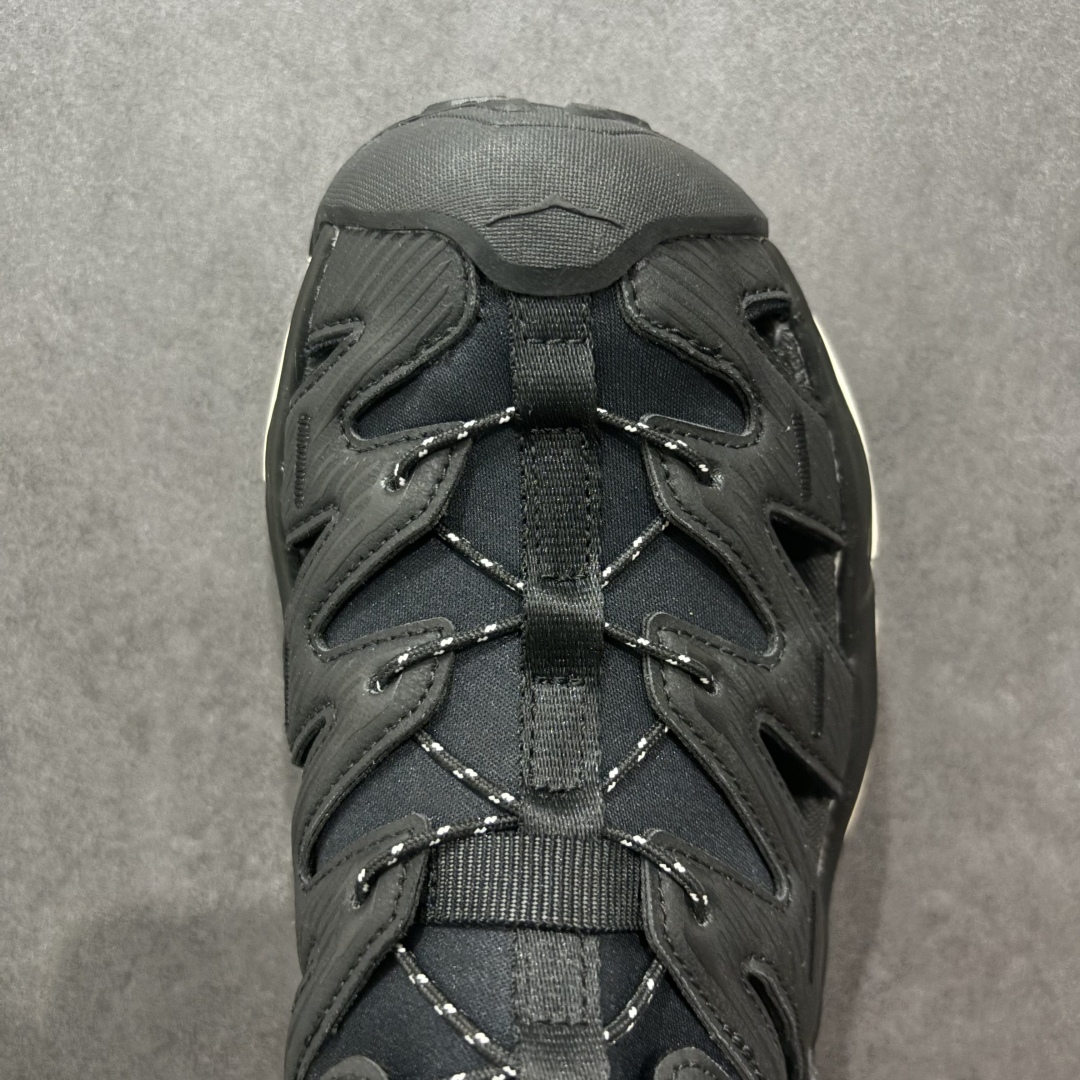 图片[8]-【绿x版】HOKA One One Hopara Sandals 霍帕拉系列水路两用溯溪涉水休闲户外露营凉鞋 作为先锋品牌的 HOKA ONE ONE总是以独特的方式 HOPA RA是一款溯溪鞋 又名排水鞋 可长期用于涉水和溯溪 保护脚底和脚趾的安全和舒适 鞋面材料速干 透气 耐磨 鞋底防滑 耐磨 抓地能力强 出于安全考虑 设计要求较高 涉水溯溪过程中 水 泥沙 可以直接从鞋内大孔排出 细纹鞋底使在岩石上抓地能力强 避免打滑 而上路后 鞋面具有快干透气等优点 尺码：36 36.5 37.5 38 39 40 40.5 41 42 42.5 43 44 45-选品中心