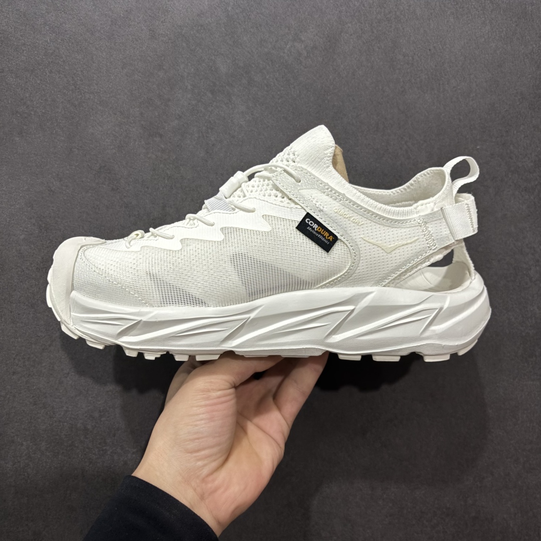 图片[2]-【绿x版】Hoka W Hopara 2 霍帕拉系列水路两用溯溪涉水休闲户外露营凉鞋 作为先锋品牌的 HOKA ONE ONE总是以独特的方式 HOPARA是一款溯溪鞋 又名排水鞋 可长期用于涉水和溯溪 保护脚底和脚趾的安全和舒适 鞋面材料速干 透气 耐磨 鞋底防滑 耐磨 抓地能力强 出于安全考虑 设计要求较高-涉水溯溪过程中 水 泥沙 可以直接从鞋内大孔排出 细纹鞋底使在岩石上抓地能力强 避免打滑 而上路后 鞋面具有快干透气等优点 尺码：36 36.5 37.5 38 39 40 40.5 41 42 42.5 43 44 45-选品中心