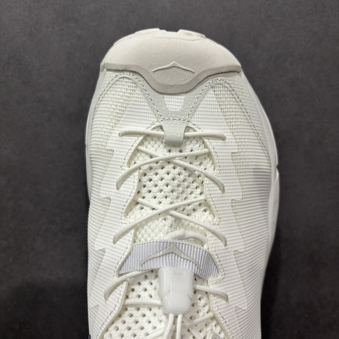 图片[8]-【绿x版】Hoka W Hopara 2 霍帕拉系列水路两用溯溪涉水休闲户外露营凉鞋 作为先锋品牌的 HOKA ONE ONE总是以独特的方式 HOPARA是一款溯溪鞋 又名排水鞋 可长期用于涉水和溯溪 保护脚底和脚趾的安全和舒适 鞋面材料速干 透气 耐磨 鞋底防滑 耐磨 抓地能力强 出于安全考虑 设计要求较高-涉水溯溪过程中 水 泥沙 可以直接从鞋内大孔排出 细纹鞋底使在岩石上抓地能力强 避免打滑 而上路后 鞋面具有快干透气等优点 尺码：36 36.5 37.5 38 39 40 40.5 41 42 42.5 43 44 45-选品中心