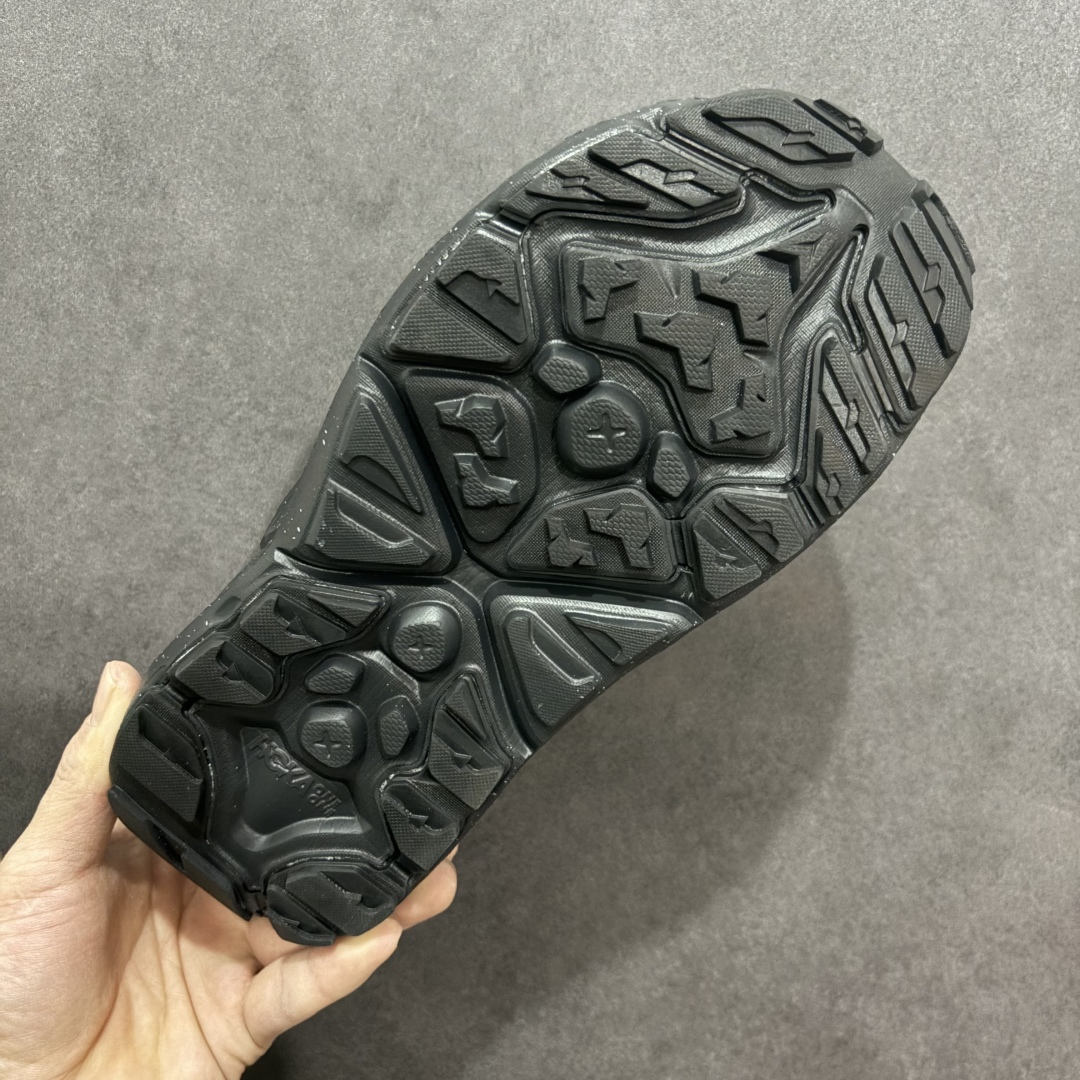 图片[9]-【绿x版】HOKA One One Hopara Sandals 霍帕拉系列水路两用溯溪涉水休闲户外露营凉鞋 作为先锋品牌的 HOKA ONE ONE总是以独特的方式 HOPA RA是一款溯溪鞋 又名排水鞋 可长期用于涉水和溯溪 保护脚底和脚趾的安全和舒适 鞋面材料速干 透气 耐磨 鞋底防滑 耐磨 抓地能力强 出于安全考虑 设计要求较高 涉水溯溪过程中 水 泥沙 可以直接从鞋内大孔排出 细纹鞋底使在岩石上抓地能力强 避免打滑 而上路后 鞋面具有快干透气等优点 尺码：36 36.5 37.5 38 39 40 40.5 41 42 42.5 43 44 45-选品中心