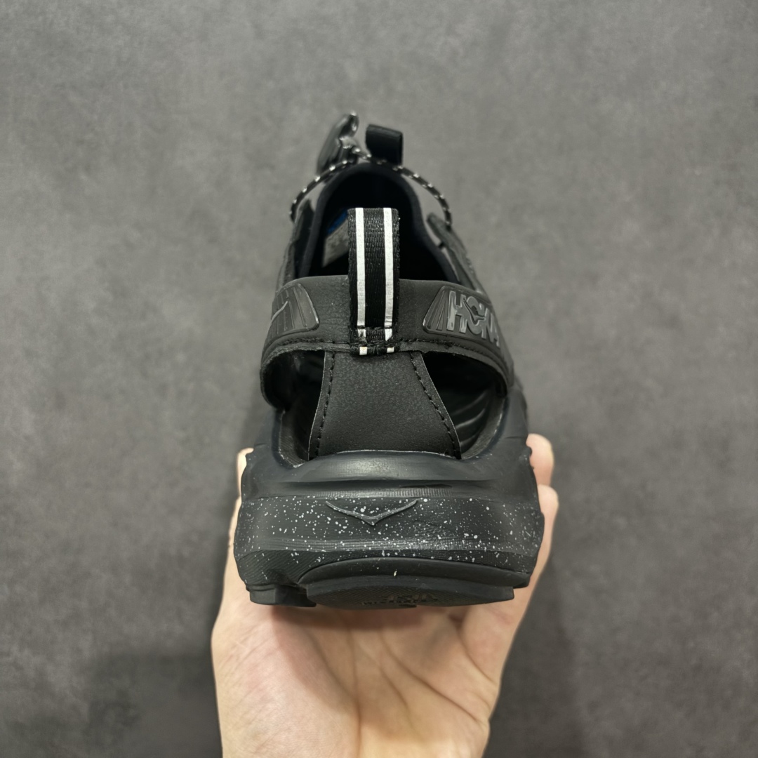 图片[2]-【绿x版】HOKA One One Hopara Sandals 霍帕拉系列水路两用溯溪涉水休闲户外露营凉鞋 作为先锋品牌的 HOKA ONE ONE总是以独特的方式 HOPA RA是一款溯溪鞋 又名排水鞋 可长期用于涉水和溯溪 保护脚底和脚趾的安全和舒适 鞋面材料速干 透气 耐磨 鞋底防滑 耐磨 抓地能力强 出于安全考虑 设计要求较高 涉水溯溪过程中 水 泥沙 可以直接从鞋内大孔排出 细纹鞋底使在岩石上抓地能力强 避免打滑 而上路后 鞋面具有快干透气等优点 尺码：36 36.5 37.5 38 39 40 40.5 41 42 42.5 43 44 45-选品中心