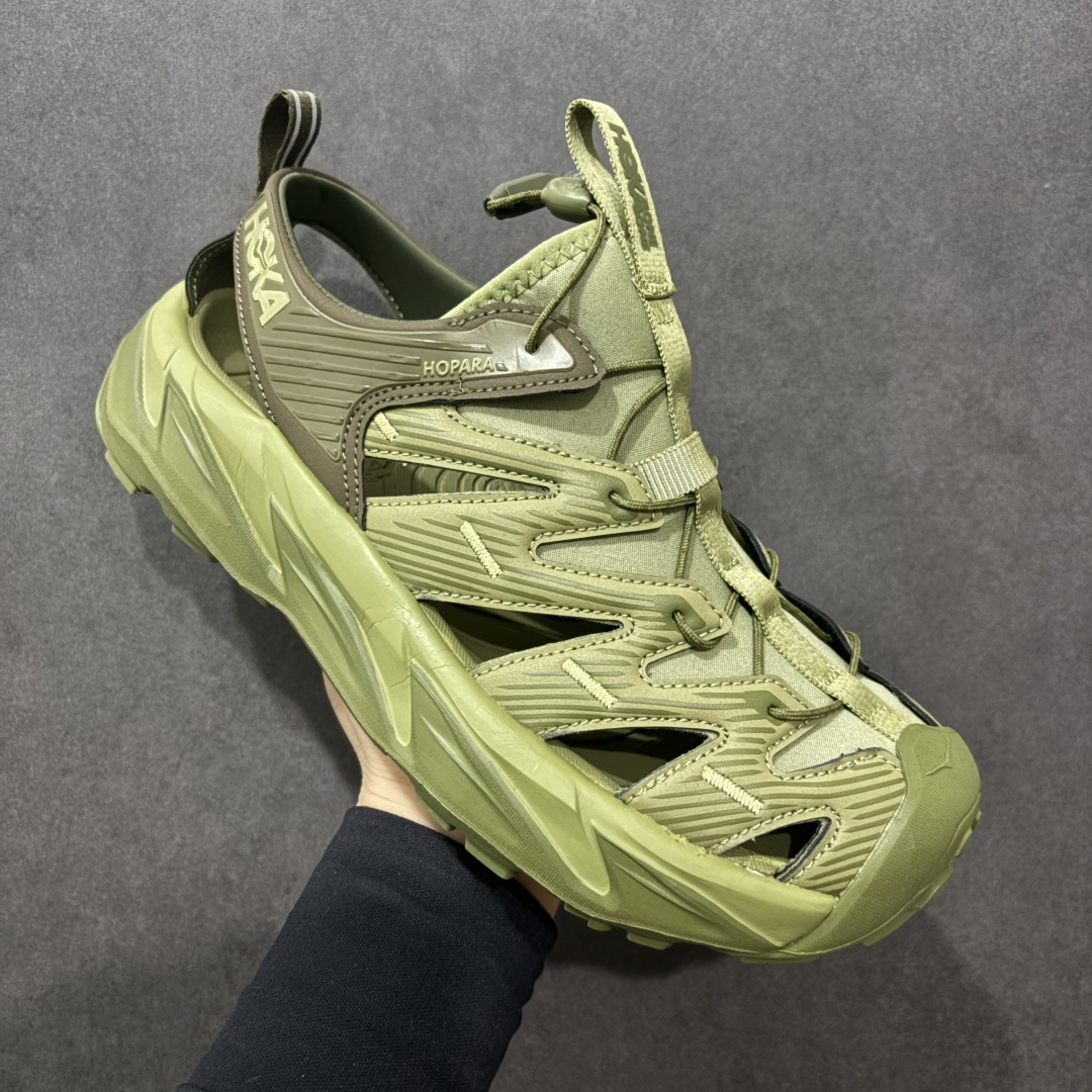图片[4]-【绿x版】HOKA One One Hopara Sandals 霍帕拉系列水路两用溯溪涉水休闲户外露营凉鞋 作为先锋品牌的 HOKA ONE ONE总是以独特的方式 HOPA RA是一款溯溪鞋 又名排水鞋 可长期用于涉水和溯溪 保护脚底和脚趾的安全和舒适 鞋面材料速干 透气 耐磨 鞋底防滑 耐磨 抓地能力强 出于安全考虑 设计要求较高 涉水溯溪过程中 水 泥沙 可以直接从鞋内大孔排出 细纹鞋底使在岩石上抓地能力强 避免打滑 而上路后 鞋面具有快干透气等优点 尺码：36 36.5 37.5 38 39 40 40.5 41 42 42.5 43 44 45-选品中心