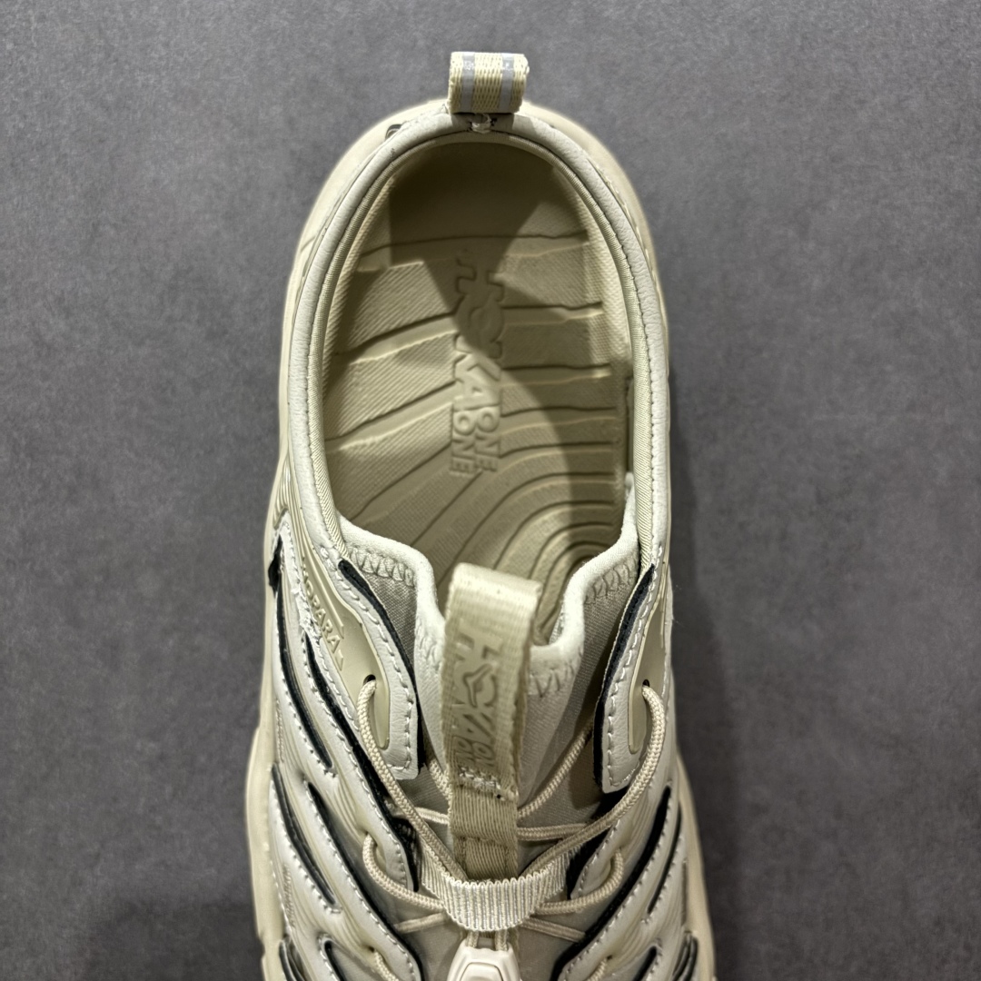 图片[7]-【绿x版】HOKA One One Hopara Sandals 霍帕拉系列水路两用溯溪涉水休闲户外露营凉鞋 作为先锋品牌的 HOKA ONE ONE总是以独特的方式 HOPA RA是一款溯溪鞋 又名排水鞋 可长期用于涉水和溯溪 保护脚底和脚趾的安全和舒适 鞋面材料速干 透气 耐磨 鞋底防滑 耐磨 抓地能力强 出于安全考虑 设计要求较高 涉水溯溪过程中 水 泥沙 可以直接从鞋内大孔排出 细纹鞋底使在岩石上抓地能力强 避免打滑 而上路后 鞋面具有快干透气等优点 尺码：36 36.5 37.5 38 39 40 40.5 41 42 42.5 43 44 45-选品中心