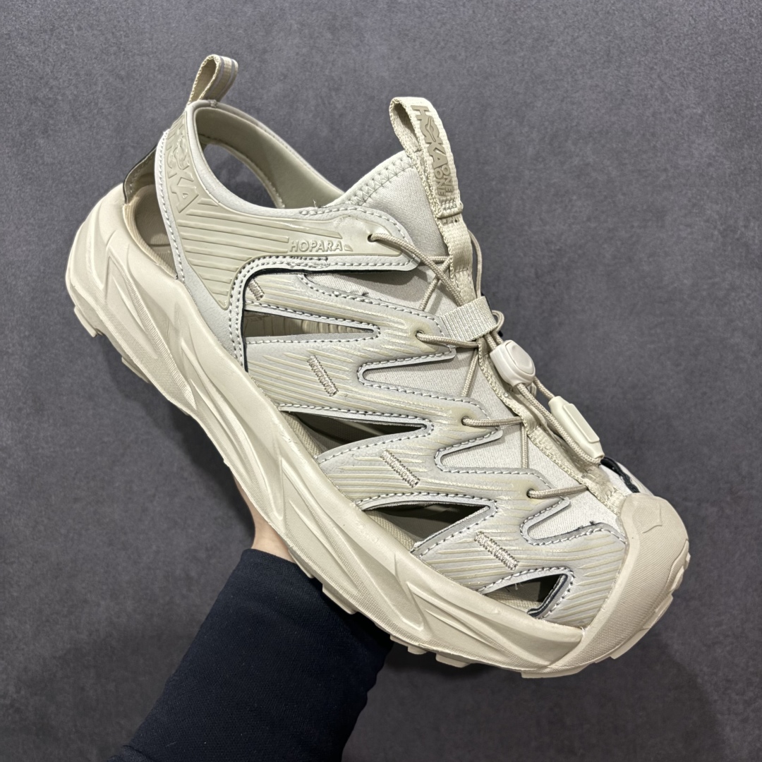 图片[3]-【绿x版】HOKA One One Hopara Sandals 霍帕拉系列水路两用溯溪涉水休闲户外露营凉鞋 作为先锋品牌的 HOKA ONE ONE总是以独特的方式 HOPA RA是一款溯溪鞋 又名排水鞋 可长期用于涉水和溯溪 保护脚底和脚趾的安全和舒适 鞋面材料速干 透气 耐磨 鞋底防滑 耐磨 抓地能力强 出于安全考虑 设计要求较高 涉水溯溪过程中 水 泥沙 可以直接从鞋内大孔排出 细纹鞋底使在岩石上抓地能力强 避免打滑 而上路后 鞋面具有快干透气等优点 尺码：36 36.5 37.5 38 39 40 40.5 41 42 42.5 43 44 45-选品中心