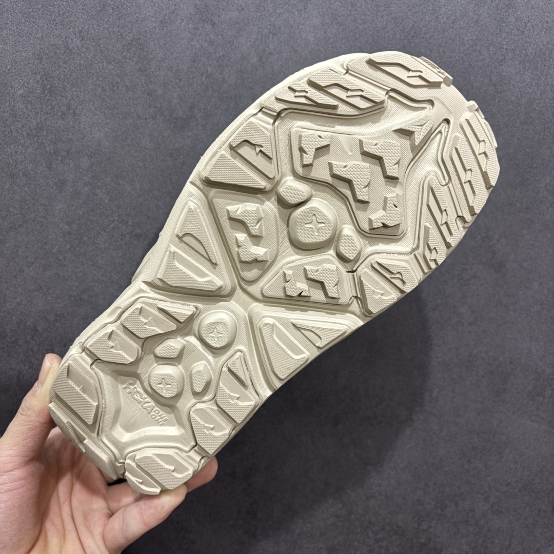 图片[9]-【绿x版】HOKA One One Hopara Sandals 霍帕拉系列水路两用溯溪涉水休闲户外露营凉鞋 作为先锋品牌的 HOKA ONE ONE总是以独特的方式 HOPA RA是一款溯溪鞋 又名排水鞋 可长期用于涉水和溯溪 保护脚底和脚趾的安全和舒适 鞋面材料速干 透气 耐磨 鞋底防滑 耐磨 抓地能力强 出于安全考虑 设计要求较高 涉水溯溪过程中 水 泥沙 可以直接从鞋内大孔排出 细纹鞋底使在岩石上抓地能力强 避免打滑 而上路后 鞋面具有快干透气等优点 尺码：36 36.5 37.5 38 39 40 40.5 41 42 42.5 43 44 45-选品中心