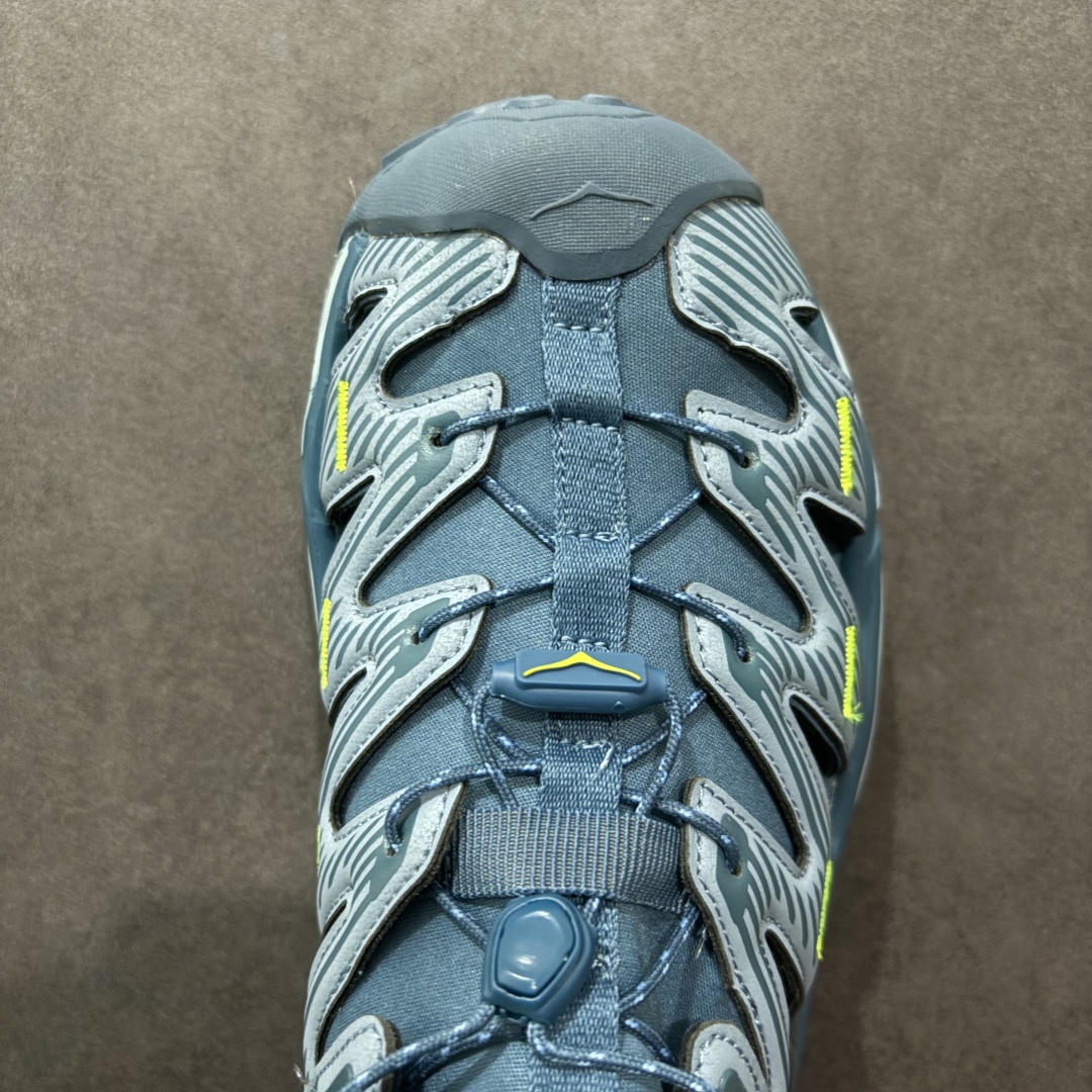 图片[8]-【绿x版】HOKA One One Hopara Sandals 霍帕拉系列水路两用溯溪涉水休闲户外露营凉鞋 作为先锋品牌的 HOKA ONE ONE总是以独特的方式 HOPA RA是一款溯溪鞋 又名排水鞋 可长期用于涉水和溯溪 保护脚底和脚趾的安全和舒适 鞋面材料速干 透气 耐磨 鞋底防滑 耐磨 抓地能力强 出于安全考虑 设计要求较高 涉水溯溪过程中 水 泥沙 可以直接从鞋内大孔排出 细纹鞋底使在岩石上抓地能力强 避免打滑 而上路后 鞋面具有快干透气等优点 尺码：36 36.5 37.5 38 39 40 40.5 41 42 42.5 43 44 45-选品中心