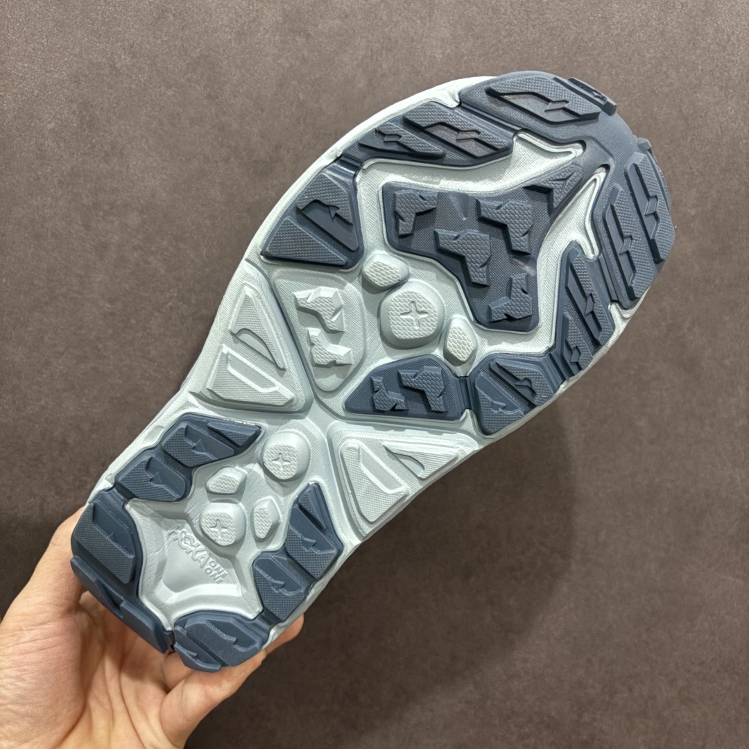 图片[9]-【绿x版】HOKA One One Hopara Sandals 霍帕拉系列水路两用溯溪涉水休闲户外露营凉鞋 作为先锋品牌的 HOKA ONE ONE总是以独特的方式 HOPA RA是一款溯溪鞋 又名排水鞋 可长期用于涉水和溯溪 保护脚底和脚趾的安全和舒适 鞋面材料速干 透气 耐磨 鞋底防滑 耐磨 抓地能力强 出于安全考虑 设计要求较高 涉水溯溪过程中 水 泥沙 可以直接从鞋内大孔排出 细纹鞋底使在岩石上抓地能力强 避免打滑 而上路后 鞋面具有快干透气等优点 尺码：36 36.5 37.5 38 39 40 40.5 41 42 42.5 43 44 45-选品中心