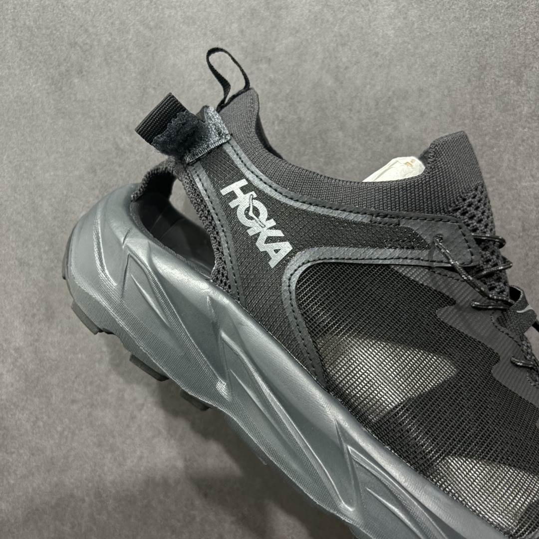 图片[6]-【绿x版】Hoka W Hopara 2 霍帕拉系列水路两用溯溪涉水休闲户外露营凉鞋 作为先锋品牌的 HOKA ONE ONE总是以独特的方式 HOPARA是一款溯溪鞋 又名排水鞋 可长期用于涉水和溯溪 保护脚底和脚趾的安全和舒适 鞋面材料速干 透气 耐磨 鞋底防滑 耐磨 抓地能力强 出于安全考虑 设计要求较高-涉水溯溪过程中 水 泥沙 可以直接从鞋内大孔排出 细纹鞋底使在岩石上抓地能力强 避免打滑 而上路后 鞋面具有快干透气等优点 尺码：36 36.5 37.5 38 39 40 40.5 41 42 42.5 43 44 45-选品中心