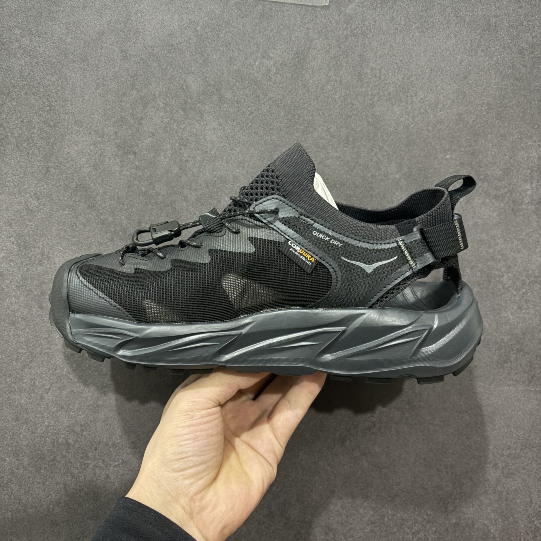 图片[2]-【绿x版】Hoka W Hopara 2 霍帕拉系列水路两用溯溪涉水休闲户外露营凉鞋 作为先锋品牌的 HOKA ONE ONE总是以独特的方式 HOPARA是一款溯溪鞋 又名排水鞋 可长期用于涉水和溯溪 保护脚底和脚趾的安全和舒适 鞋面材料速干 透气 耐磨 鞋底防滑 耐磨 抓地能力强 出于安全考虑 设计要求较高-涉水溯溪过程中 水 泥沙 可以直接从鞋内大孔排出 细纹鞋底使在岩石上抓地能力强 避免打滑 而上路后 鞋面具有快干透气等优点 尺码：36 36.5 37.5 38 39 40 40.5 41 42 42.5 43 44 45-选品中心