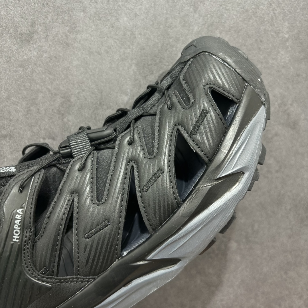 图片[5]-【绿x版】HOKA One One Hopara Sandals 霍帕拉系列水路两用溯溪涉水休闲户外露营凉鞋 作为先锋品牌的 HOKA ONE ONE总是以独特的方式 HOPA RA是一款溯溪鞋 又名排水鞋 可长期用于涉水和溯溪 保护脚底和脚趾的安全和舒适 鞋面材料速干 透气 耐磨 鞋底防滑 耐磨 抓地能力强 出于安全考虑 设计要求较高 涉水溯溪过程中 水 泥沙 可以直接从鞋内大孔排出 细纹鞋底使在岩石上抓地能力强 避免打滑 而上路后 鞋面具有快干透气等优点 尺码：36 36.5 37.5 38 39 40 40.5 41 42 42.5 43 44 45-选品中心