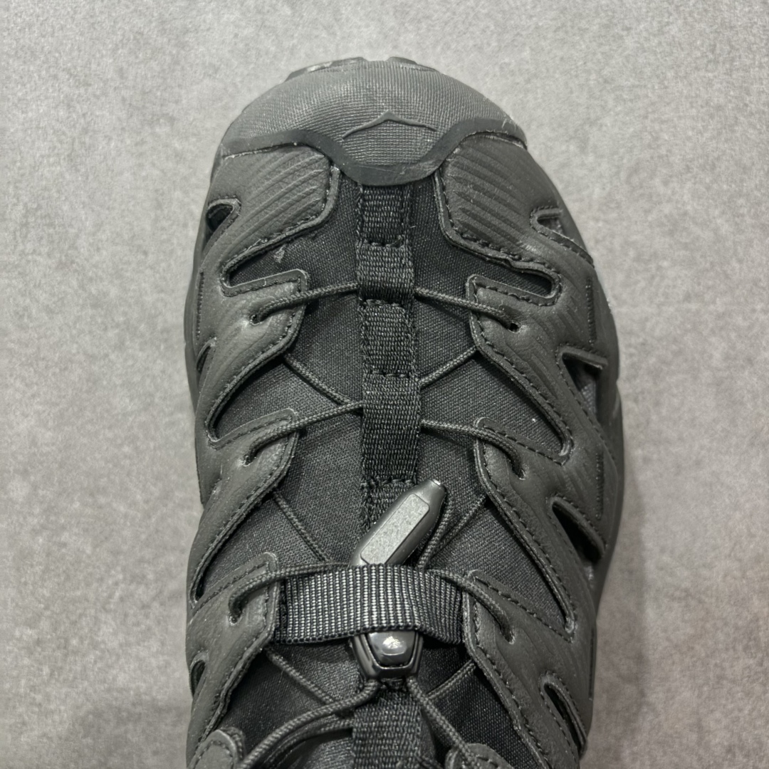 图片[8]-【绿x版】HOKA One One Hopara Sandals 霍帕拉系列水路两用溯溪涉水休闲户外露营凉鞋 作为先锋品牌的 HOKA ONE ONE总是以独特的方式 HOPA RA是一款溯溪鞋 又名排水鞋 可长期用于涉水和溯溪 保护脚底和脚趾的安全和舒适 鞋面材料速干 透气 耐磨 鞋底防滑 耐磨 抓地能力强 出于安全考虑 设计要求较高 涉水溯溪过程中 水 泥沙 可以直接从鞋内大孔排出 细纹鞋底使在岩石上抓地能力强 避免打滑 而上路后 鞋面具有快干透气等优点 尺码：36 36.5 37.5 38 39 40 40.5 41 42 42.5 43 44 45-选品中心