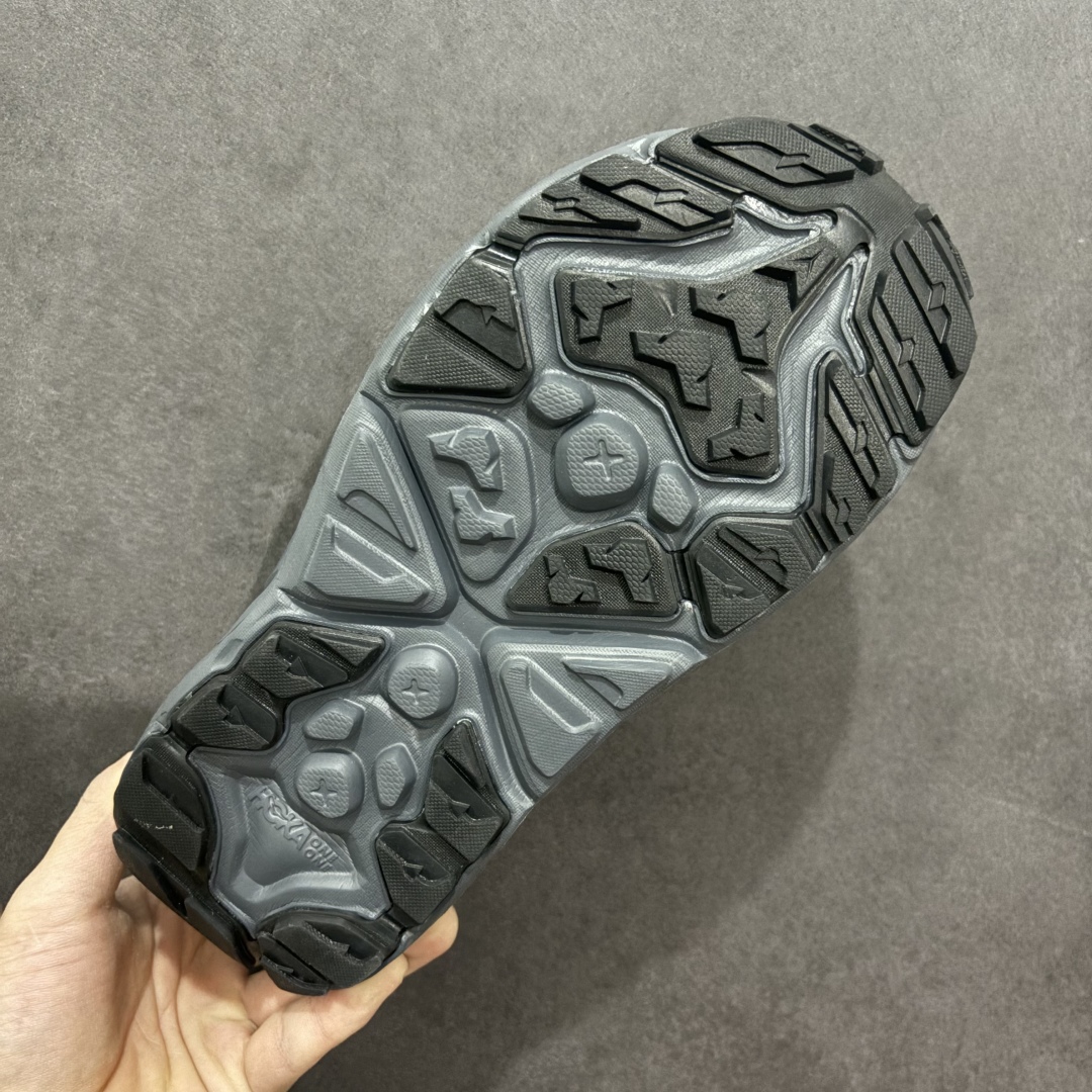 图片[9]-【绿x版】HOKA One One Hopara Sandals 霍帕拉系列水路两用溯溪涉水休闲户外露营凉鞋 作为先锋品牌的 HOKA ONE ONE总是以独特的方式 HOPA RA是一款溯溪鞋 又名排水鞋 可长期用于涉水和溯溪 保护脚底和脚趾的安全和舒适 鞋面材料速干 透气 耐磨 鞋底防滑 耐磨 抓地能力强 出于安全考虑 设计要求较高 涉水溯溪过程中 水 泥沙 可以直接从鞋内大孔排出 细纹鞋底使在岩石上抓地能力强 避免打滑 而上路后 鞋面具有快干透气等优点 尺码：36 36.5 37.5 38 39 40 40.5 41 42 42.5 43 44 45-选品中心