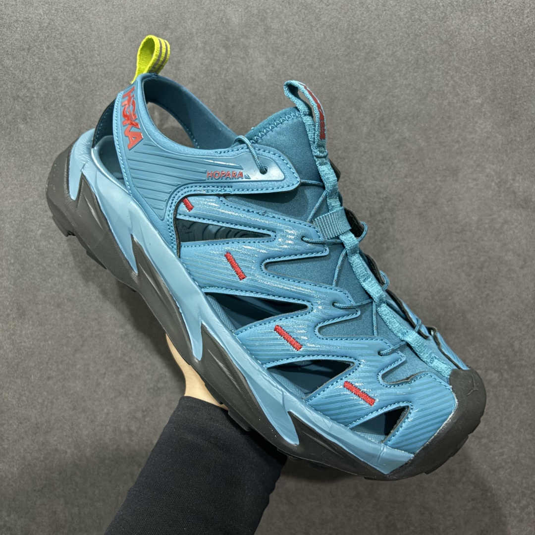 图片[4]-【绿x版】HOKA One One Hopara Sandals 霍帕拉系列水路两用溯溪涉水休闲户外露营凉鞋 作为先锋品牌的 HOKA ONE ONE总是以独特的方式 HOPA RA是一款溯溪鞋 又名排水鞋 可长期用于涉水和溯溪 保护脚底和脚趾的安全和舒适 鞋面材料速干 透气 耐磨 鞋底防滑 耐磨 抓地能力强 出于安全考虑 设计要求较高 涉水溯溪过程中 水 泥沙 可以直接从鞋内大孔排出 细纹鞋底使在岩石上抓地能力强 避免打滑 而上路后 鞋面具有快干透气等优点 尺码：36 36.5 37.5 38 39 40 40.5 41 42 42.5 43 44 45-选品中心