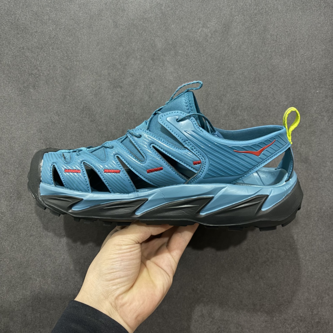图片[3]-【绿x版】HOKA One One Hopara Sandals 霍帕拉系列水路两用溯溪涉水休闲户外露营凉鞋 作为先锋品牌的 HOKA ONE ONE总是以独特的方式 HOPA RA是一款溯溪鞋 又名排水鞋 可长期用于涉水和溯溪 保护脚底和脚趾的安全和舒适 鞋面材料速干 透气 耐磨 鞋底防滑 耐磨 抓地能力强 出于安全考虑 设计要求较高 涉水溯溪过程中 水 泥沙 可以直接从鞋内大孔排出 细纹鞋底使在岩石上抓地能力强 避免打滑 而上路后 鞋面具有快干透气等优点 尺码：36 36.5 37.5 38 39 40 40.5 41 42 42.5 43 44 45-选品中心