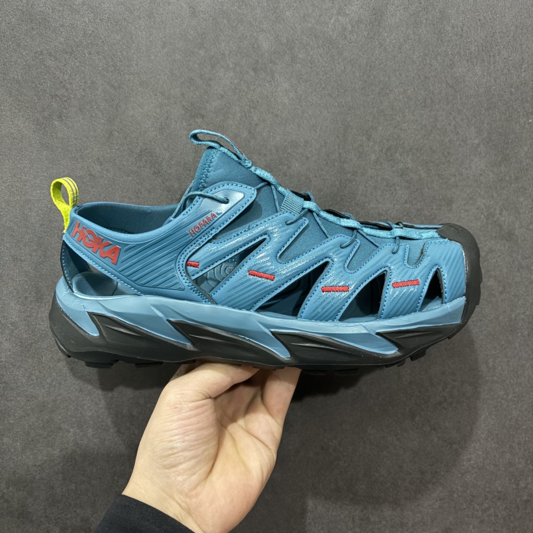 【绿x版】HOKA One One Hopara Sandals 霍帕拉系列水路两用溯溪涉水休闲户外露营凉鞋 作为先锋品牌的 HOKA ONE ONE总是以独特的方式 HOPA RA是一款溯溪鞋 又名排水鞋 可长期用于涉水和溯溪 保护脚底和脚趾的安全和舒适 鞋面材料速干 透气 耐磨 鞋底防滑 耐磨 抓地能力强 出于安全考虑 设计要求较高 涉水溯溪过程中 水 泥沙 可以直接从鞋内大孔排出 细纹鞋底使在岩石上抓地能力强 避免打滑 而上路后 鞋面具有快干透气等优点 尺码:36 36.5 37.5 38 39 40 40.5 41 42 42.5 43 44 45-选品中心