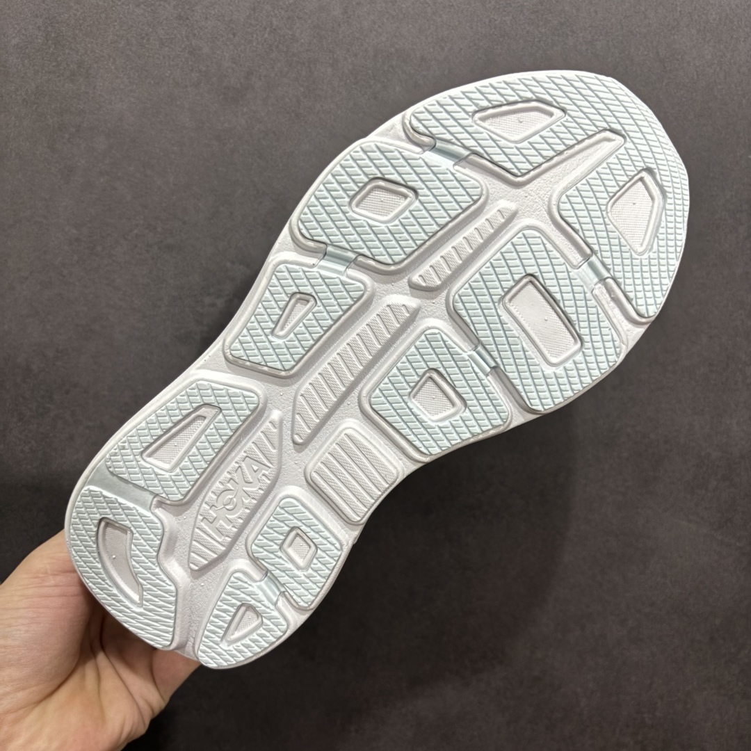  
HOKA BONDI 9 邦迪9代 高品质 原材料开发 鞋面采用特别透气的工程网布  中底还是HOK