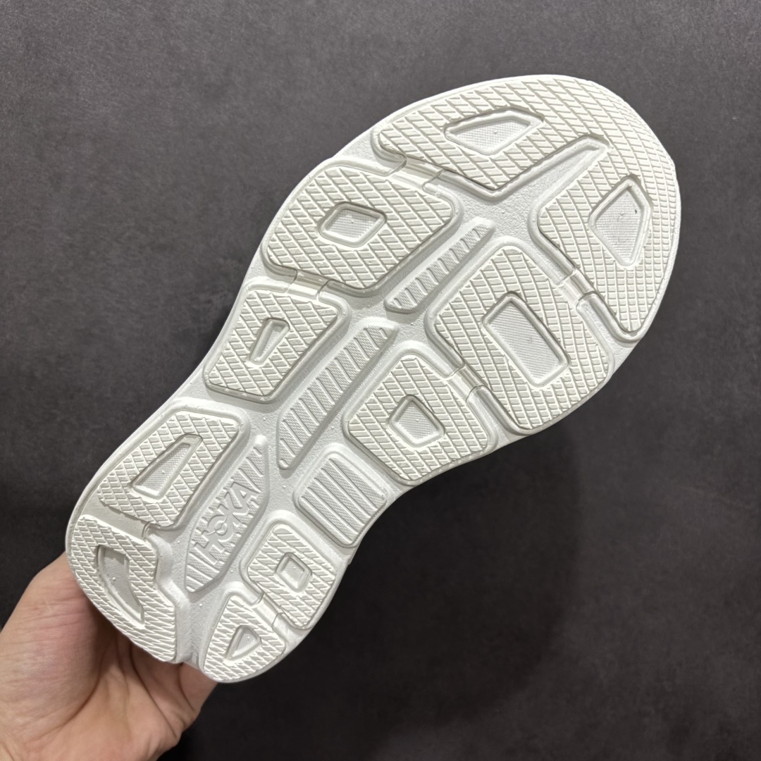  
HOKA BONDI 9 邦迪9代 高品质 原材料开发 鞋面采用特别透气的工程网布  中底还是HOK