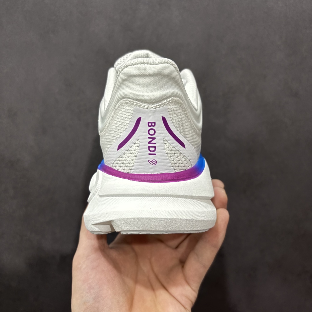  
HOKA BONDI 9 邦迪9代 高品质 原材料开发 鞋面采用特别透气的工程网布  中底还是HOK