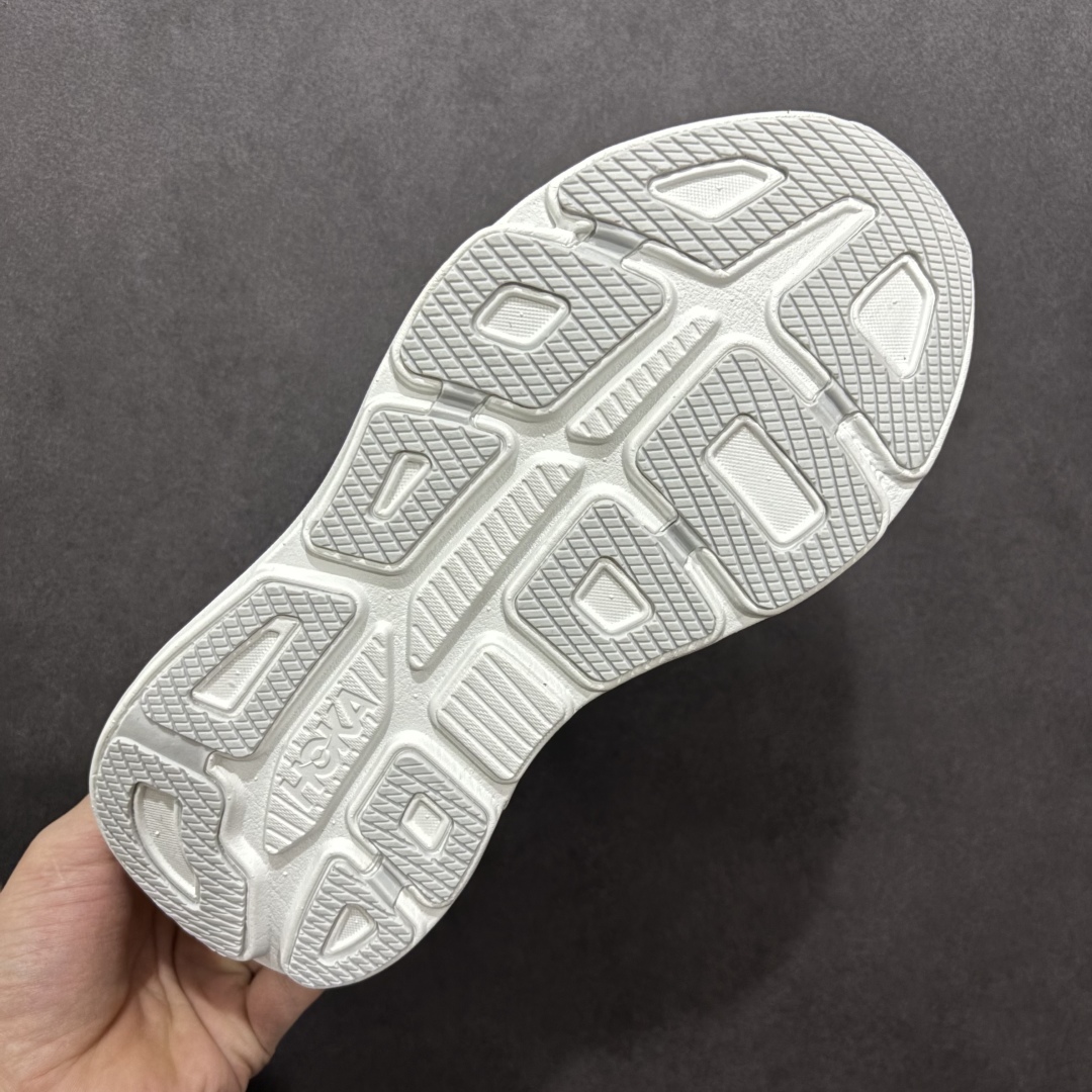  
HOKA BONDI 9 邦迪9代 高品质 原材料开发 鞋面采用特别透气的工程网布  中底还是HOK