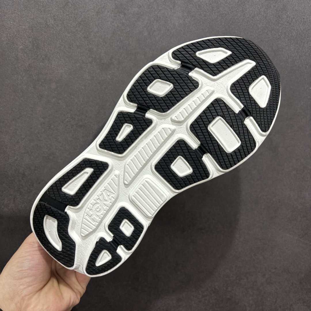  
HOKA BONDI 9 邦迪9代 高品质 原材料开发 鞋面采用特别透气的工程网布  中底还是HOK
