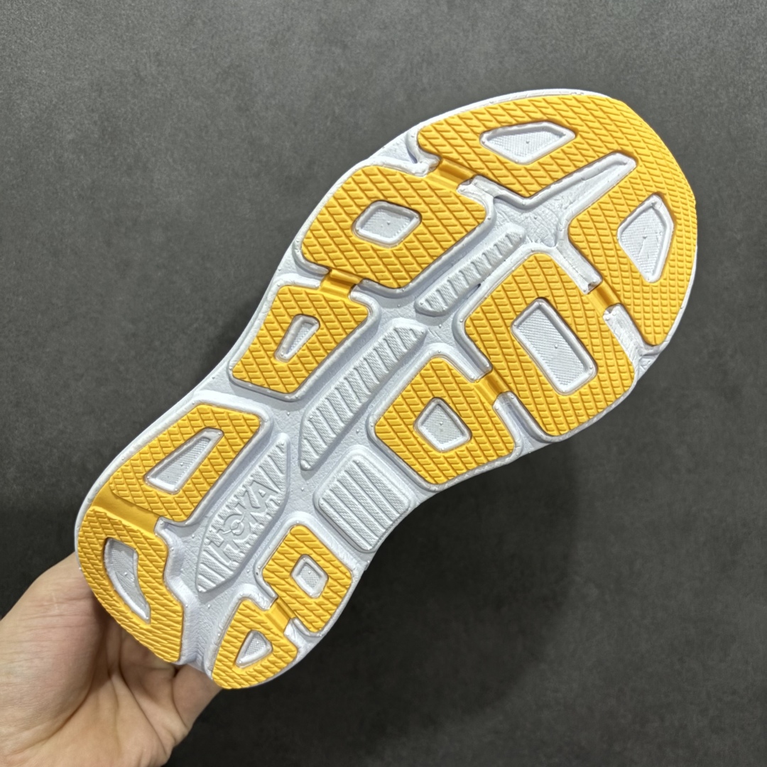  
HOKA BONDI 9 邦迪9代 高品质 原材料开发 鞋面采用特别透气的工程网布  中底还是HOK