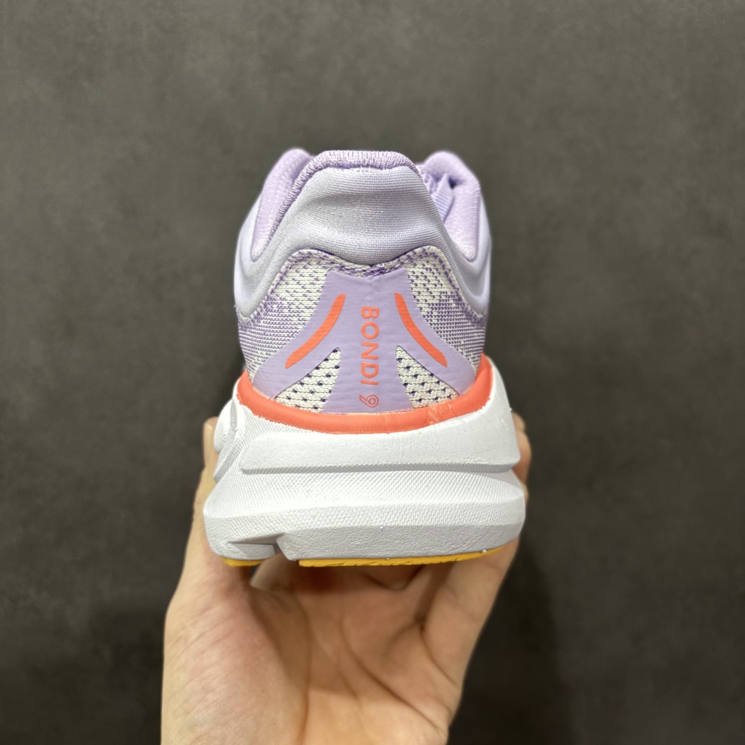  
HOKA BONDI 9 邦迪9代 高品质 原材料开发 鞋面采用特别透气的工程网布  中底还是HOK