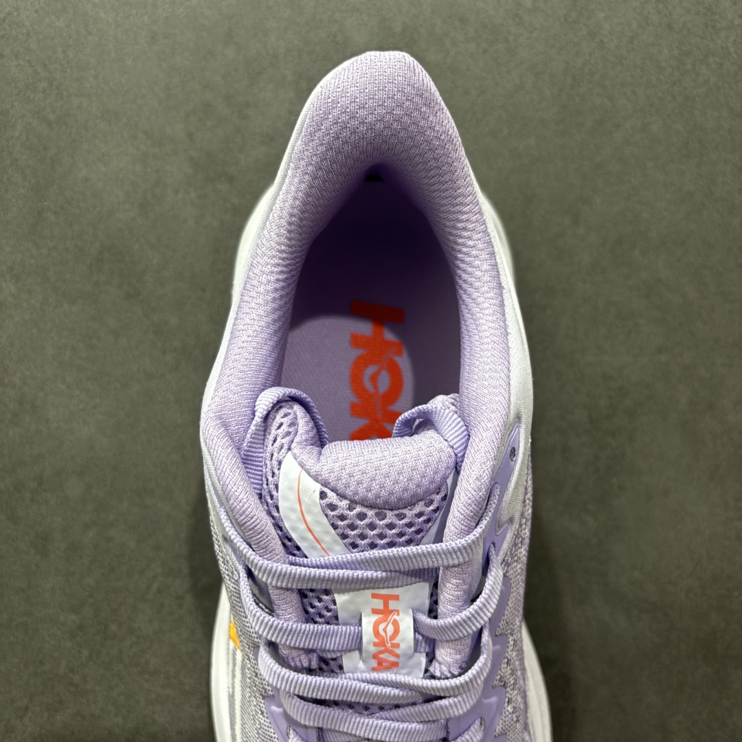  
HOKA BONDI 9 邦迪9代 高品质 原材料开发 鞋面采用特别透气的工程网布  中底还是HOK
