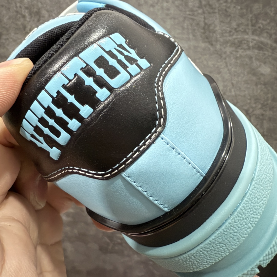 图片[2]-【海淘代购升级版】 现货当天可取 LV Trainer系列高奢运动鞋 蓝黑色铆钉 新款芯片顶级 潮人必备单品 同步ZP官网空胶工艺 鞋舌、挂饰均镶嵌NFC芯片感应装置 正确胶片断点式设计 中底正确还原原版油印字母比例 1：1原楦格板、楦头、刀磨全新升级！ 独家订制顶级压纹麂皮 原版开模TPU大底 质感原版一致 垫脚聚米微料加透气英伦网布 披靡市场任何版本！细节完美呈现！ 代购指定版本 全新升级最新双盒包装 扫码秒进官网！ 全套包装配件同比原版 尺码： 38-46-选品中心