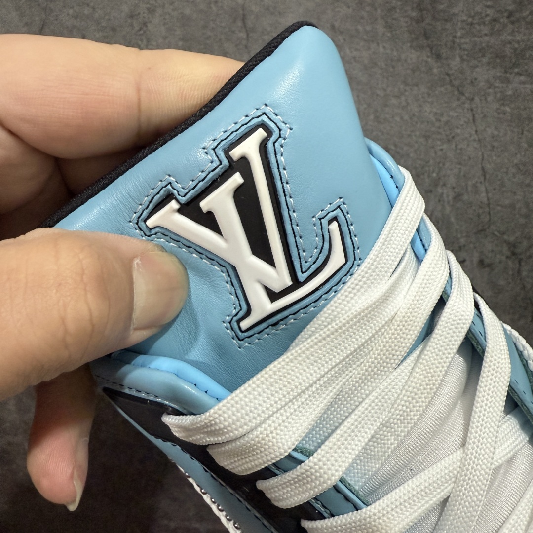 图片[7]-【海淘代购升级版】 现货当天可取 LV Trainer系列高奢运动鞋 蓝黑色铆钉 新款芯片顶级 潮人必备单品 同步ZP官网空胶工艺 鞋舌、挂饰均镶嵌NFC芯片感应装置 正确胶片断点式设计 中底正确还原原版油印字母比例 1：1原楦格板、楦头、刀磨全新升级！ 独家订制顶级压纹麂皮 原版开模TPU大底 质感原版一致 垫脚聚米微料加透气英伦网布 披靡市场任何版本！细节完美呈现！ 代购指定版本 全新升级最新双盒包装 扫码秒进官网！ 全套包装配件同比原版 尺码： 38-46-选品中心