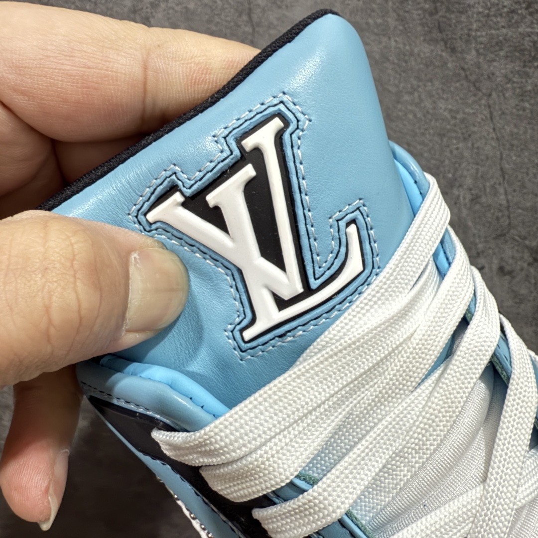 图片[8]-【海淘代购升级版】 现货当天可取 LV Trainer系列高奢运动鞋 蓝黑色铆钉 新款芯片顶级 潮人必备单品 同步ZP官网空胶工艺 鞋舌、挂饰均镶嵌NFC芯片感应装置 正确胶片断点式设计 中底正确还原原版油印字母比例 1：1原楦格板、楦头、刀磨全新升级！ 独家订制顶级压纹麂皮 原版开模TPU大底 质感原版一致 垫脚聚米微料加透气英伦网布 披靡市场任何版本！细节完美呈现！ 代购指定版本 全新升级最新双盒包装 扫码秒进官网！ 全套包装配件同比原版 尺码： 38-46-选品中心