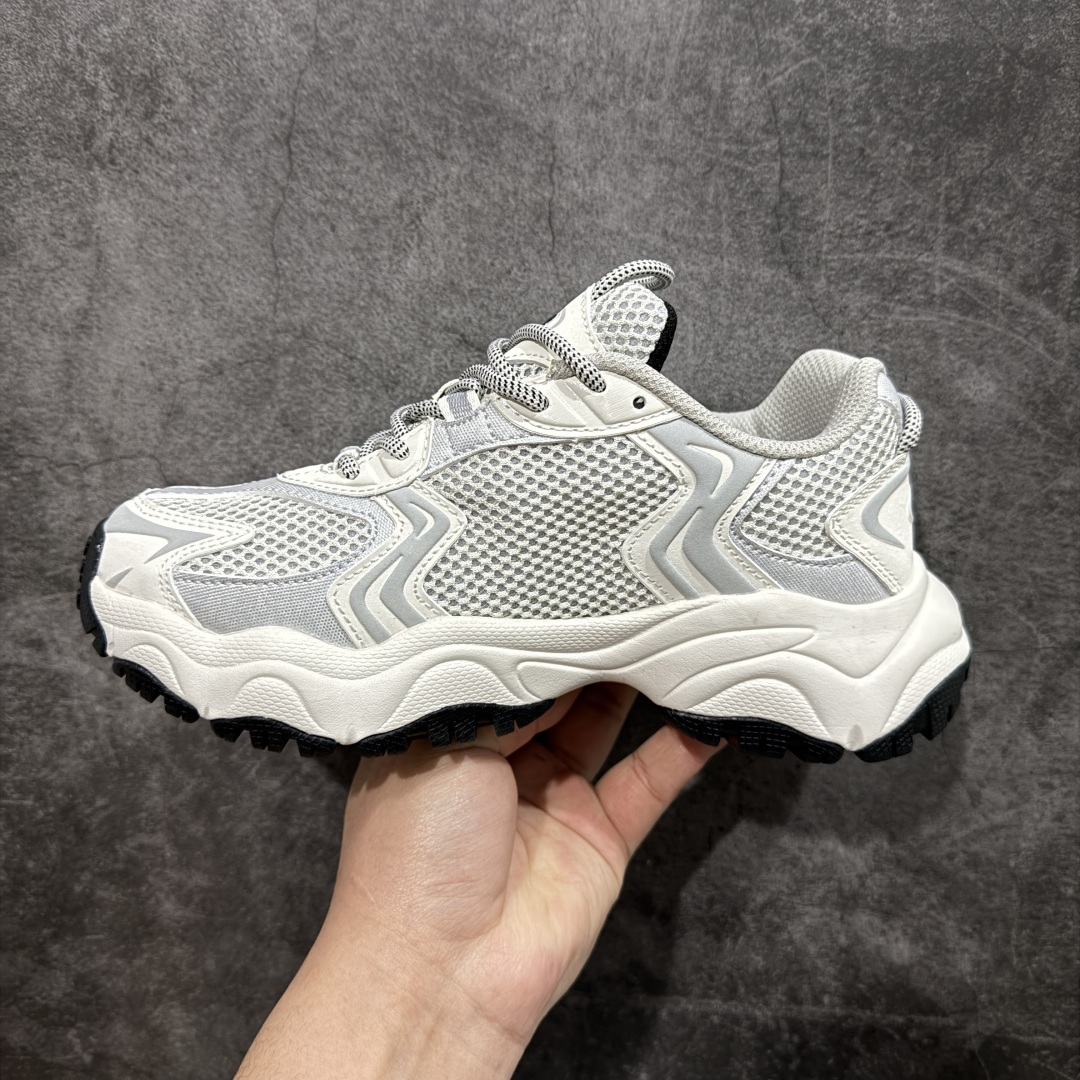 图片[2]-【纯原版】MLB Winner Chunky 25新款 NY百搭舒适休闲潮流运动厚底增高 防滑耐磨 低帮 老爹鞋 男女同款 银色 潮流厚底时尚街头赛博老爹鞋 MLB官方同步出货 虞书欣等众多潮流明星同款 高弹双层MD大底 原楦原档案数据开发版型（完美鞋头弧度/后套收口效果🆚市面文案版本‼️） 原厂立体填充鞋舌海绵 中底注胶孔原数据开发模具大底原厂转印标市面上唯一纯原版本 原材料打造 内增高6cm 原厂1：1模具开发 原厂进口纳米材质 原厂 全套手提袋 原盒雷射防伪标包装 天猫订单品质 官网尺码：35 36 36.5 37.5 38 38.5 39 40 40.5 41 42 42.5 43 44 45-选品中心