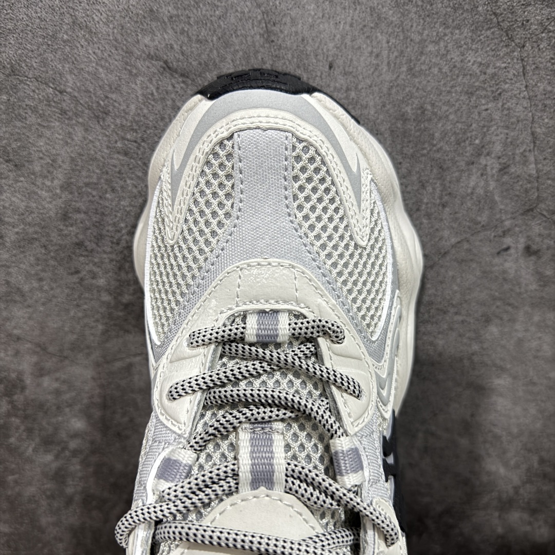 图片[5]-【纯原版】MLB Winner Chunky 25新款 NY百搭舒适休闲潮流运动厚底增高 防滑耐磨 低帮 老爹鞋 男女同款 银色 潮流厚底时尚街头赛博老爹鞋 MLB官方同步出货 虞书欣等众多潮流明星同款 高弹双层MD大底 原楦原档案数据开发版型（完美鞋头弧度/后套收口效果🆚市面文案版本‼️） 原厂立体填充鞋舌海绵 中底注胶孔原数据开发模具大底原厂转印标市面上唯一纯原版本 原材料打造 内增高6cm 原厂1：1模具开发 原厂进口纳米材质 原厂 全套手提袋 原盒雷射防伪标包装 天猫订单品质 官网尺码：35 36 36.5 37.5 38 38.5 39 40 40.5 41 42 42.5 43 44 45-选品中心