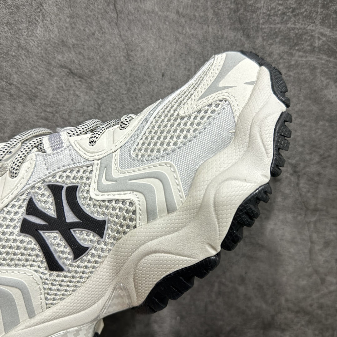 图片[6]-【纯原版】MLB Winner Chunky 25新款 NY百搭舒适休闲潮流运动厚底增高 防滑耐磨 低帮 老爹鞋 男女同款 银色 潮流厚底时尚街头赛博老爹鞋 MLB官方同步出货 虞书欣等众多潮流明星同款 高弹双层MD大底 原楦原档案数据开发版型（完美鞋头弧度/后套收口效果🆚市面文案版本‼️） 原厂立体填充鞋舌海绵 中底注胶孔原数据开发模具大底原厂转印标市面上唯一纯原版本 原材料打造 内增高6cm 原厂1：1模具开发 原厂进口纳米材质 原厂 全套手提袋 原盒雷射防伪标包装 天猫订单品质 官网尺码：35 36 36.5 37.5 38 38.5 39 40 40.5 41 42 42.5 43 44 45-选品中心