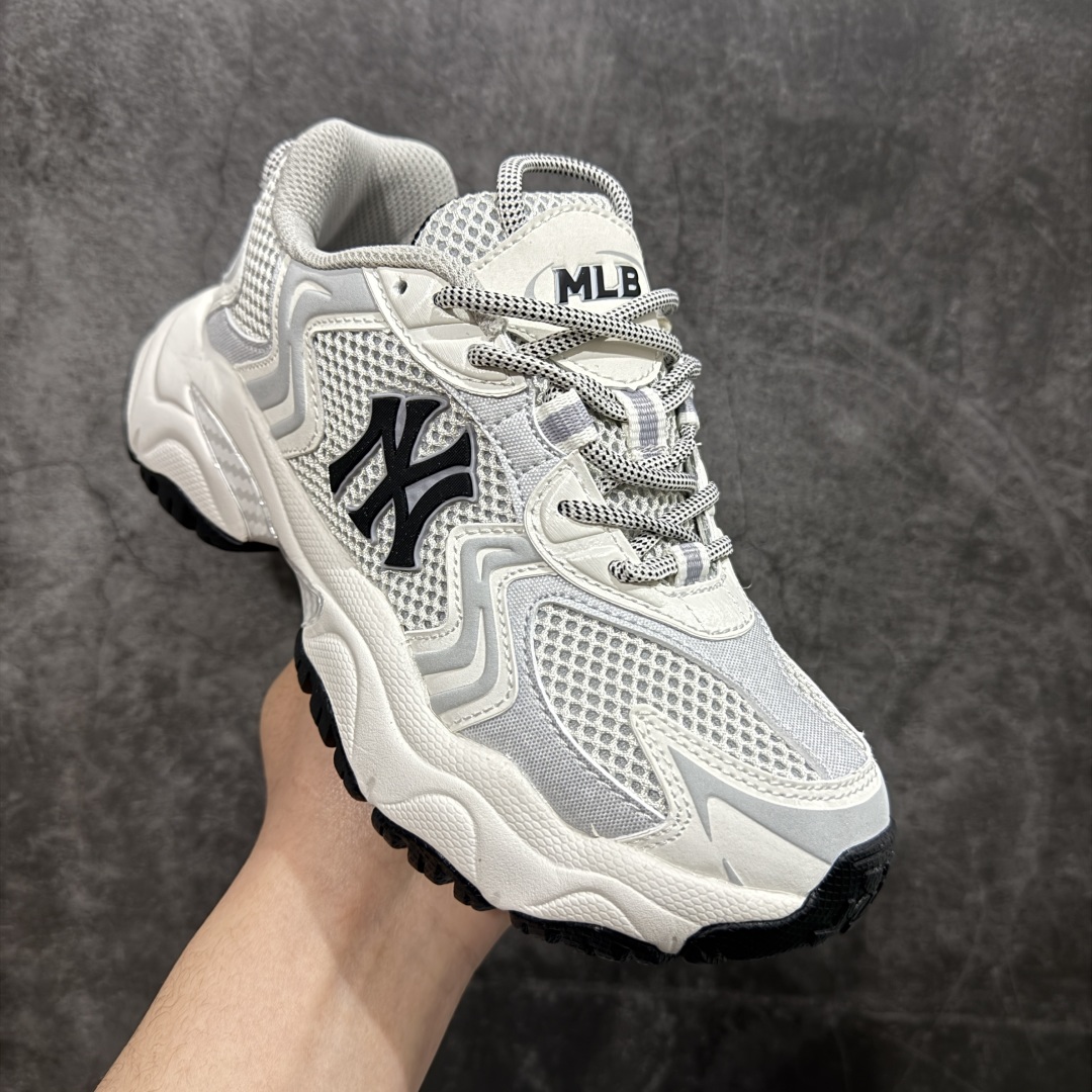 图片[3]-【纯原版】MLB Winner Chunky 25新款 NY百搭舒适休闲潮流运动厚底增高 防滑耐磨 低帮 老爹鞋 男女同款 银色 潮流厚底时尚街头赛博老爹鞋 MLB官方同步出货 虞书欣等众多潮流明星同款 高弹双层MD大底 原楦原档案数据开发版型（完美鞋头弧度/后套收口效果🆚市面文案版本‼️） 原厂立体填充鞋舌海绵 中底注胶孔原数据开发模具大底原厂转印标市面上唯一纯原版本 原材料打造 内增高6cm 原厂1：1模具开发 原厂进口纳米材质 原厂 全套手提袋 原盒雷射防伪标包装 天猫订单品质 官网尺码：35 36 36.5 37.5 38 38.5 39 40 40.5 41 42 42.5 43 44 45-选品中心