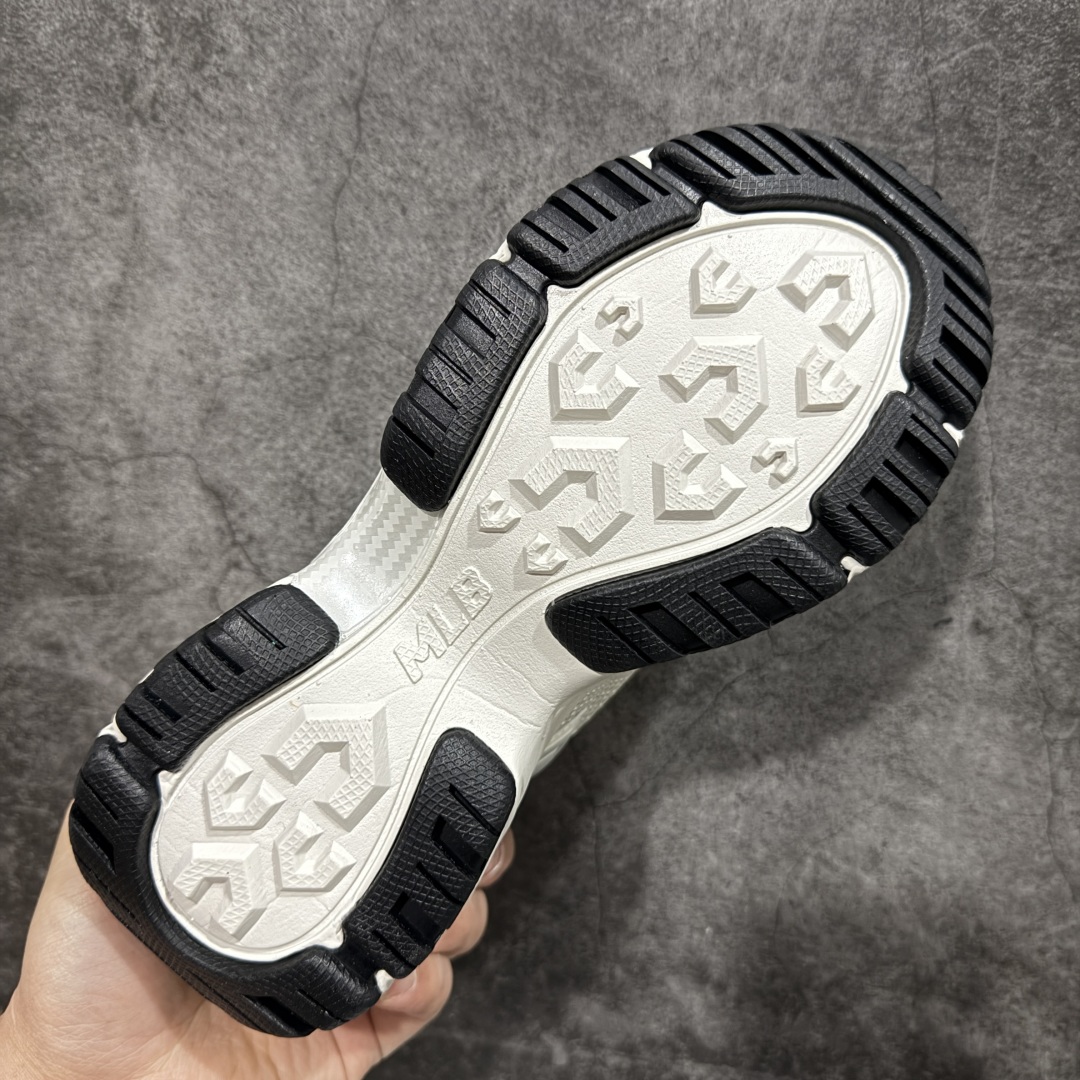 图片[9]-【纯原版】MLB Winner Chunky 25新款 NY百搭舒适休闲潮流运动厚底增高 防滑耐磨 低帮 老爹鞋 男女同款 银色 潮流厚底时尚街头赛博老爹鞋 MLB官方同步出货 虞书欣等众多潮流明星同款 高弹双层MD大底 原楦原档案数据开发版型（完美鞋头弧度/后套收口效果🆚市面文案版本‼️） 原厂立体填充鞋舌海绵 中底注胶孔原数据开发模具大底原厂转印标市面上唯一纯原版本 原材料打造 内增高6cm 原厂1：1模具开发 原厂进口纳米材质 原厂 全套手提袋 原盒雷射防伪标包装 天猫订单品质 官网尺码：35 36 36.5 37.5 38 38.5 39 40 40.5 41 42 42.5 43 44 45-选品中心