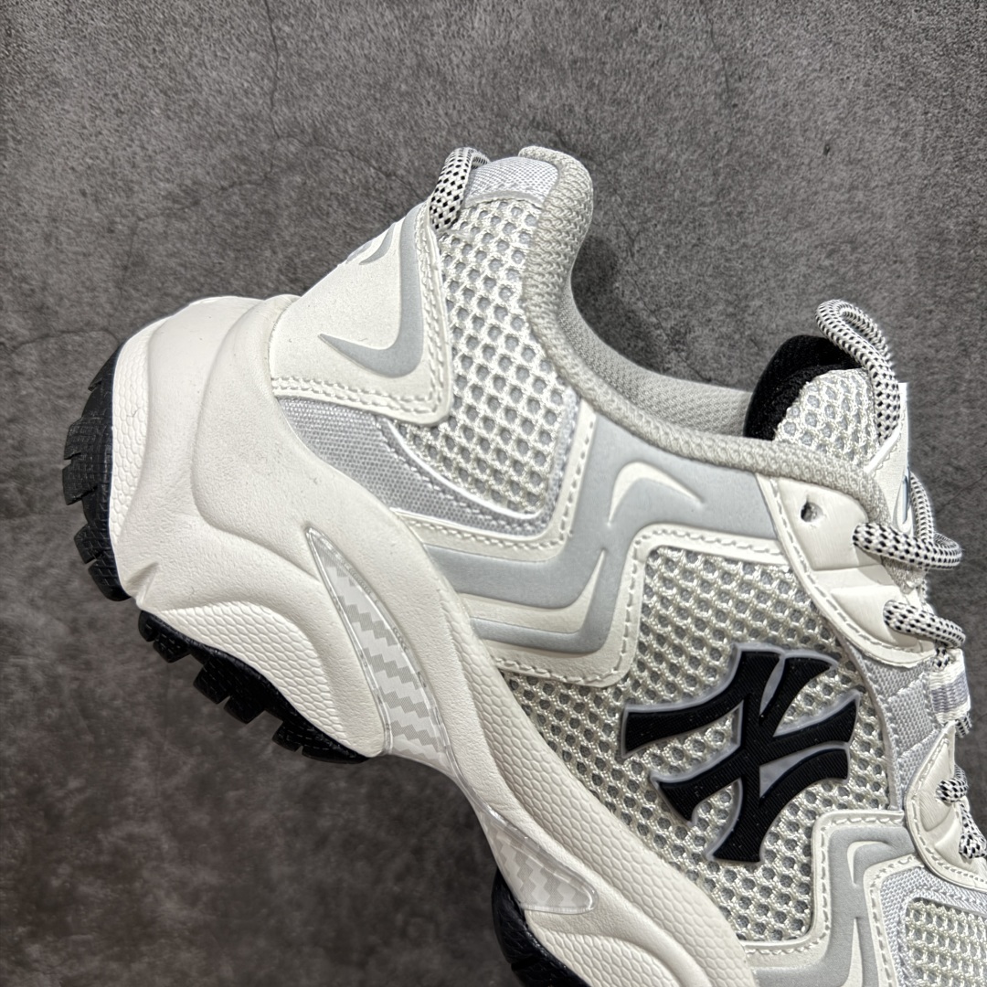 图片[7]-【纯原版】MLB Winner Chunky 25新款 NY百搭舒适休闲潮流运动厚底增高 防滑耐磨 低帮 老爹鞋 男女同款 银色 潮流厚底时尚街头赛博老爹鞋 MLB官方同步出货 虞书欣等众多潮流明星同款 高弹双层MD大底 原楦原档案数据开发版型（完美鞋头弧度/后套收口效果🆚市面文案版本‼️） 原厂立体填充鞋舌海绵 中底注胶孔原数据开发模具大底原厂转印标市面上唯一纯原版本 原材料打造 内增高6cm 原厂1：1模具开发 原厂进口纳米材质 原厂 全套手提袋 原盒雷射防伪标包装 天猫订单品质 官网尺码：35 36 36.5 37.5 38 38.5 39 40 40.5 41 42 42.5 43 44 45-选品中心