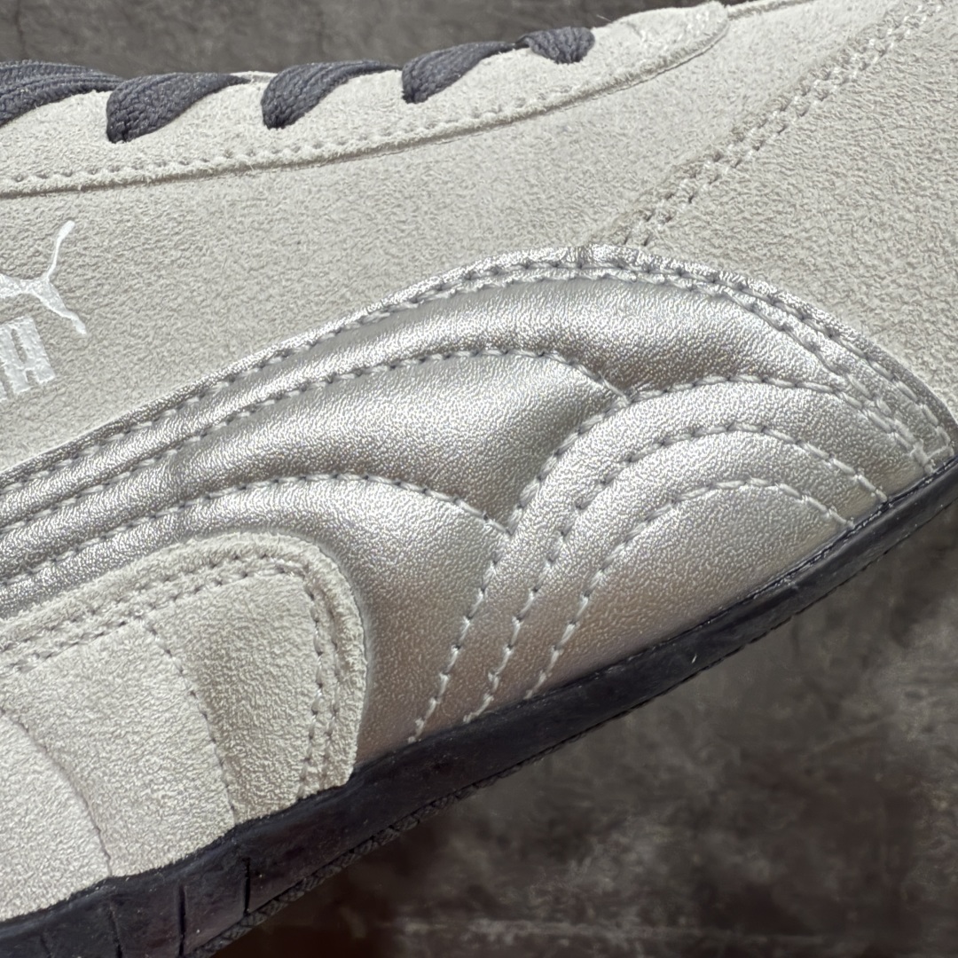 图片[4]-【纯原神版】Puma Speedcat OG Sparco 彪马罗马阿莫尔系列 复古运动休闲赛车跑鞋 市场顶级正确版本 版型 细节 烫金走线区分市面通货 欢迎对比🆚 工厂耗时3个月开发 原装档案原数据纸版楦型 采用鞋面材质(正确二次成型\’猛帮\’成型工艺🆚区别市面版本!!) 外置原数据开发轻量耐磨橡胶大底💪🏻 全球知名运动品牌PUMA宝马赛车系列 融合了宝马车队的标志性配色 以趣味十足又前卫复古的设计引领潮流 将赛道精神融入街头时尚 开启前卫竞速之旅 主打前卫复古风 Roma鞋款的鞋侧以复古的流线造型 缀以宝马经典Logo 巧妙吸睛 而Speedcat鞋款以亮眼三色条纹元素缀以舒适鞋面 赋予了独特的个性美学 演绎赛车的无尽能量 货号：404385-01-选品中心