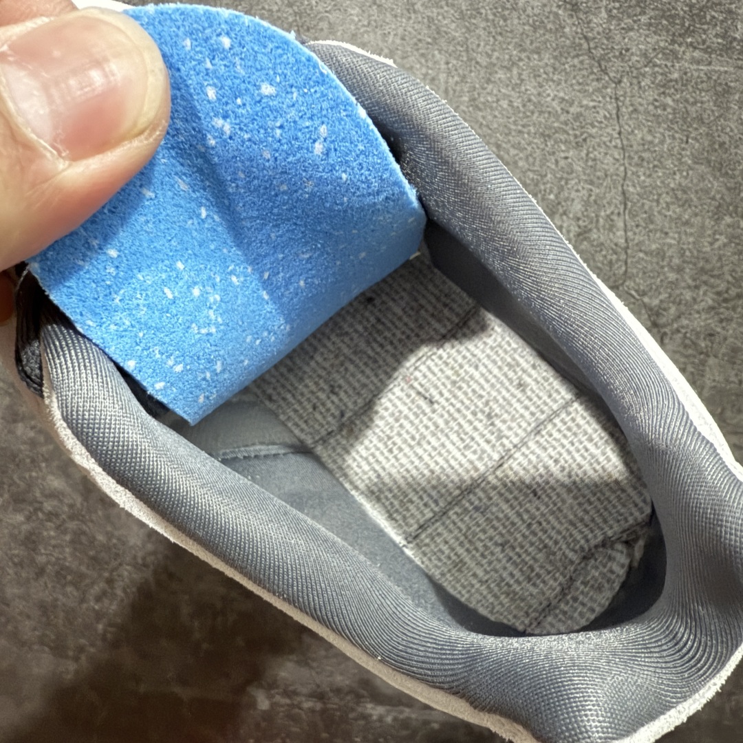 图片[9]-【纯原神版】Puma Speedcat OG Sparco 彪马罗马阿莫尔系列 复古运动休闲赛车跑鞋 市场顶级正确版本 版型 细节 烫金走线区分市面通货 欢迎对比🆚 工厂耗时3个月开发 原装档案原数据纸版楦型 采用鞋面材质(正确二次成型\’猛帮\’成型工艺🆚区别市面版本!!) 外置原数据开发轻量耐磨橡胶大底💪🏻 全球知名运动品牌PUMA宝马赛车系列 融合了宝马车队的标志性配色 以趣味十足又前卫复古的设计引领潮流 将赛道精神融入街头时尚 开启前卫竞速之旅 主打前卫复古风 Roma鞋款的鞋侧以复古的流线造型 缀以宝马经典Logo 巧妙吸睛 而Speedcat鞋款以亮眼三色条纹元素缀以舒适鞋面 赋予了独特的个性美学 演绎赛车的无尽能量 货号：404385-01-选品中心