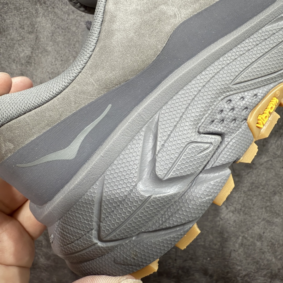 图片[3]-【纯原版本】Hidden Characters HOKA ONE ONE Tor Summit 2 萨米特 棕色 萨米特系列耐磨減震低帮户外功能运动鞋 鞋款特别研发使用性能独特的几何形跑鞋中底，此种鞋底更厚、更高、回弹性也更好，除了卓越的缓冲性能，它还能为各种阶段的跑者带来更具动感、更加稳定的跑步体验。HOKA ONE ONE从设计之初就清楚意识到，要保证跑者步幅的均匀一致，双脚自然而然的运动至关重要  尺码：36 36.5 37 38 38.5 39 40 40.5 41 42 42.5 43 44 45-选品中心