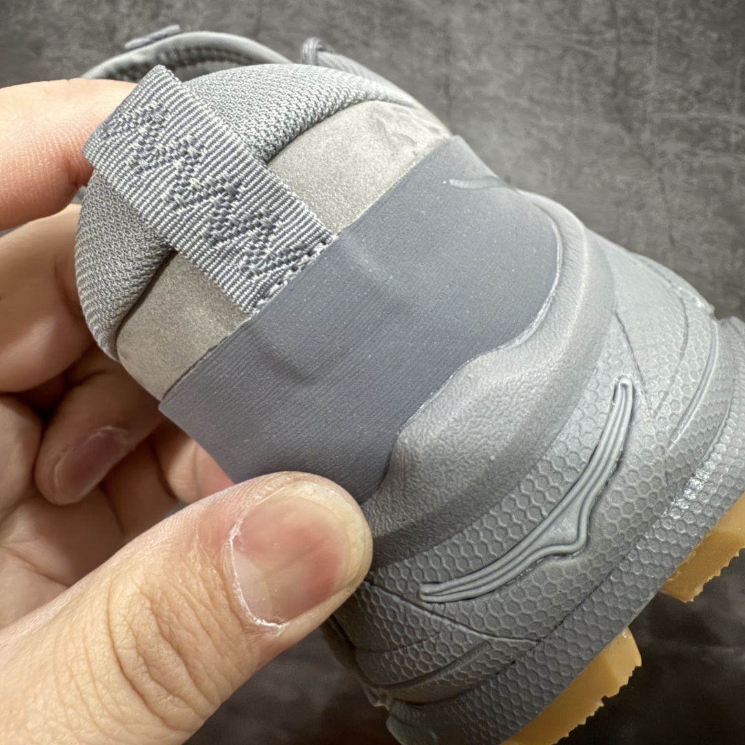 图片[2]-【纯原版本】Hidden Characters HOKA ONE ONE Tor Summit 2 萨米特 棕色 萨米特系列耐磨減震低帮户外功能运动鞋 鞋款特别研发使用性能独特的几何形跑鞋中底，此种鞋底更厚、更高、回弹性也更好，除了卓越的缓冲性能，它还能为各种阶段的跑者带来更具动感、更加稳定的跑步体验。HOKA ONE ONE从设计之初就清楚意识到，要保证跑者步幅的均匀一致，双脚自然而然的运动至关重要  尺码：36 36.5 37 38 38.5 39 40 40.5 41 42 42.5 43 44 45-选品中心