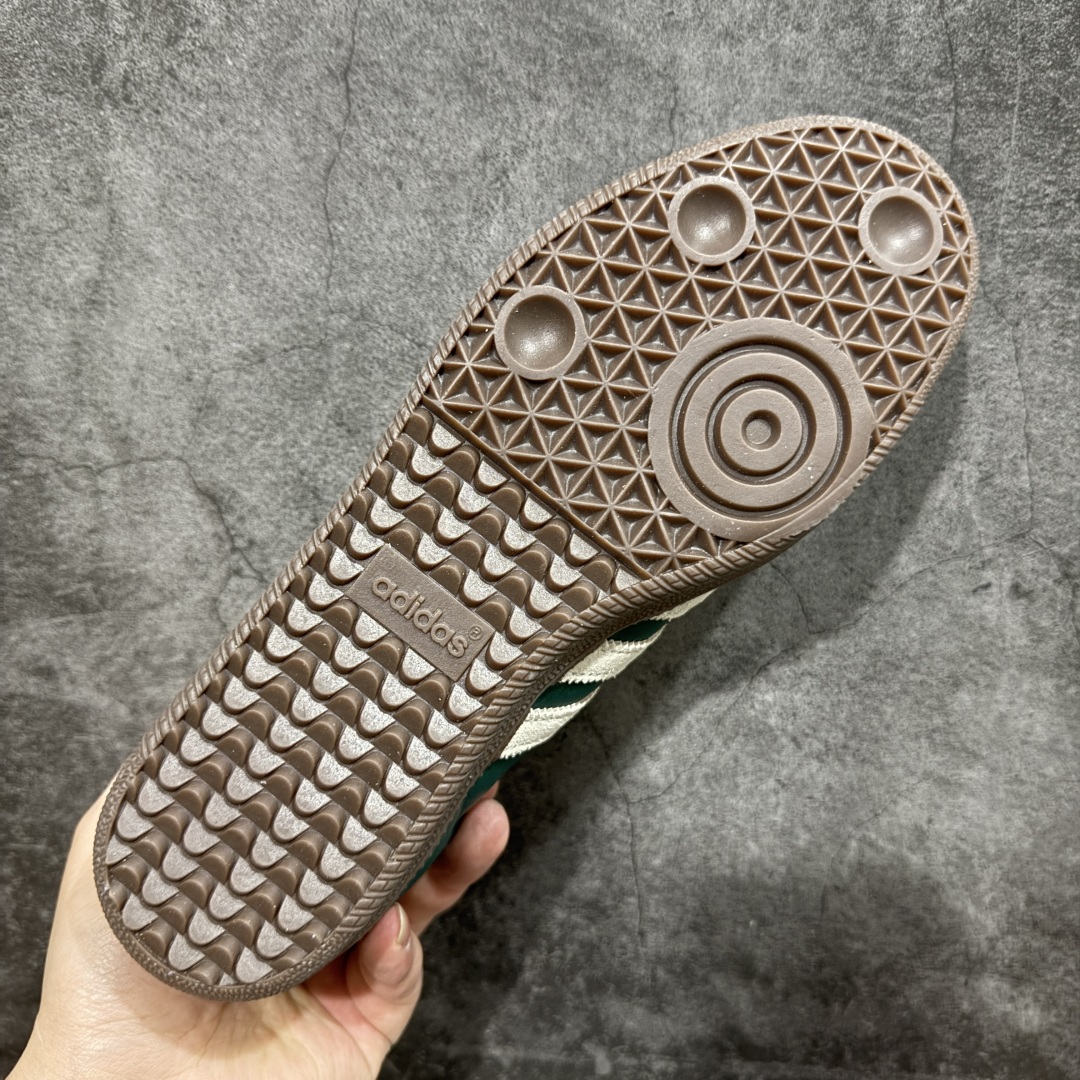  
【纯原】市面最顶级品质没有之一！
此版鞋身全部采用进口原厂头层皮
原厂头层 区分市面偷工减料！
Ad