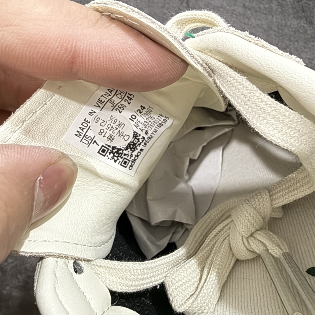 图片[6]-【CG纯原】市面最顶级品质没有之一！ 此版鞋身全部采用进口原厂头层皮 原厂头层 区分市面偷工减料！ Adidas Originals Samba 桑巴德训鞋 绿白 原版原楦原材，99.999%还原度 鞋带都是原厂的，系鞋带的方式都同步ZP！ 货号：JI3215 尺码：36 36.5 37 38 38.5 39 40 40.5 41 42 42.5 43 44 44.5 45-选品中心