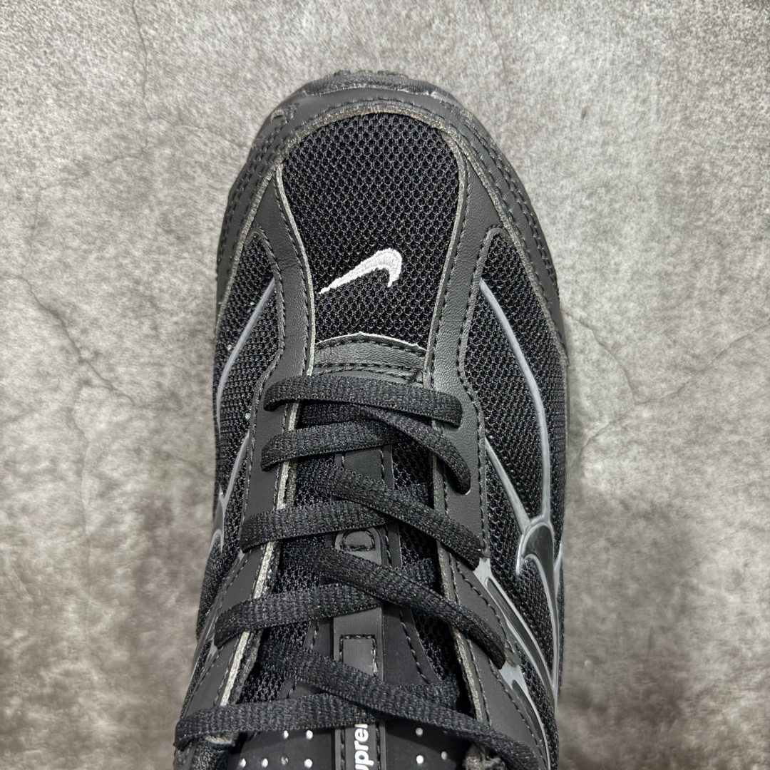 图片[5]-【外贸版】Supreme x Nike Shox Ride 2 SP联名扣篮系列休闲运动鞋.时尚男女篮球鞋缓震慢跑鞋 DN1615 101 Shox系列 舒适与时尚的完美结合，这款现代经典之作，凭借脚跟下方的四个支撑柱和前脚掌的Max Air技术，提供卓越的响应性缓震。鞋面采用真皮与合成革的混合材料，柔软且耐用。此外，鞋身的网眼材料和脚踝周围的通风孔得到了增强，能够保持脚部的凉爽。泡绵中底，橡胶外底。 货号： DN1615-200 尺码： 40-46 编码： T260270-选品中心