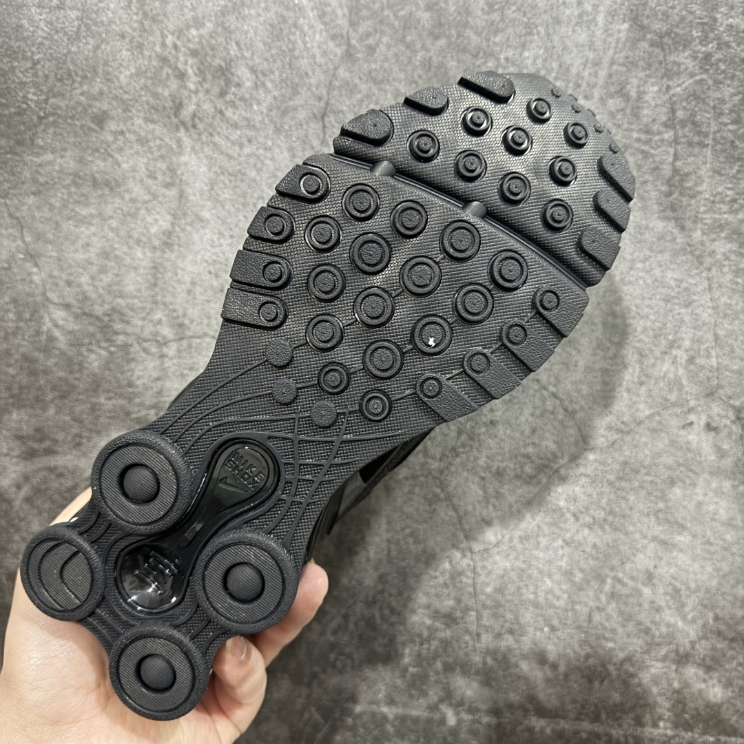 图片[9]-【外贸版】Supreme x Nike Shox Ride 2 SP联名扣篮系列休闲运动鞋.时尚男女篮球鞋缓震慢跑鞋 DN1615 101 Shox系列 舒适与时尚的完美结合，这款现代经典之作，凭借脚跟下方的四个支撑柱和前脚掌的Max Air技术，提供卓越的响应性缓震。鞋面采用真皮与合成革的混合材料，柔软且耐用。此外，鞋身的网眼材料和脚踝周围的通风孔得到了增强，能够保持脚部的凉爽。泡绵中底，橡胶外底。 货号： DN1615-200 尺码： 40-46 编码： T260270-选品中心