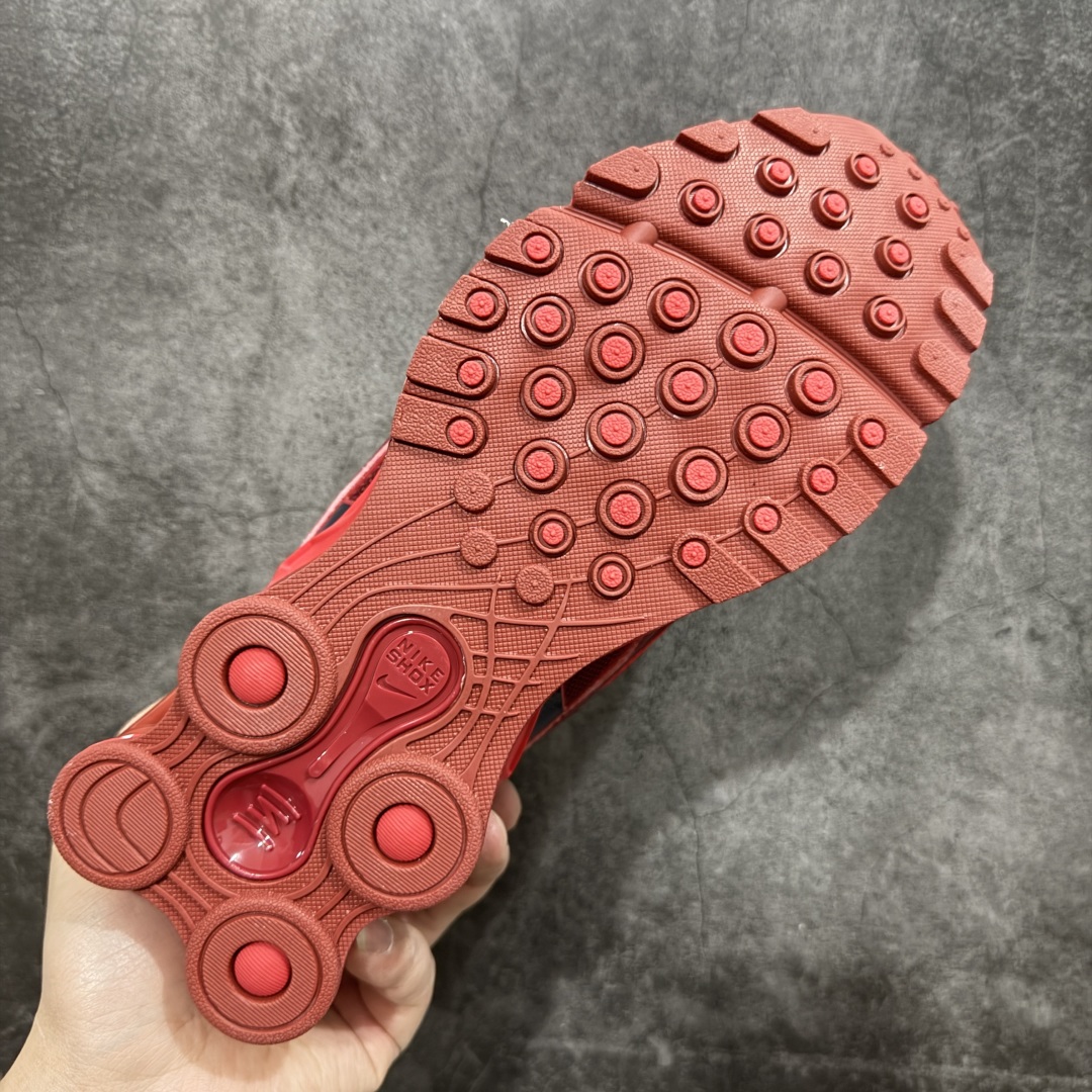 图片[9]-【外贸版】Supreme x Nike Shox Ride 2 SP联名扣篮系列休闲运动鞋.时尚男女篮球鞋缓震慢跑鞋 DN1615 101 Shox系列 舒适与时尚的完美结合，这款现代经典之作，凭借脚跟下方的四个支撑柱和前脚掌的Max Air技术，提供卓越的响应性缓震。鞋面采用真皮与合成革的混合材料，柔软且耐用。此外，鞋身的网眼材料和脚踝周围的通风孔得到了增强，能够保持脚部的凉爽。泡绵中底，橡胶外底。 货号： DN1615-600 尺码： 40-46 编码： T260270-选品中心