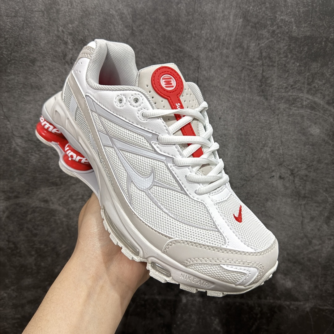 图片[3]-【外贸版】Supreme x Nike Shox Ride 2 SP联名扣篮系列休闲运动鞋.时尚男女篮球鞋缓震慢跑鞋 DN1615 101 Shox系列 舒适与时尚的完美结合，这款现代经典之作，凭借脚跟下方的四个支撑柱和前脚掌的Max Air技术，提供卓越的响应性缓震。鞋面采用真皮与合成革的混合材料，柔软且耐用。此外，鞋身的网眼材料和脚踝周围的通风孔得到了增强，能够保持脚部的凉爽。泡绵中底，橡胶外底。 货号： DN1615-100 尺码： 40-46 编码： T260270-选品中心