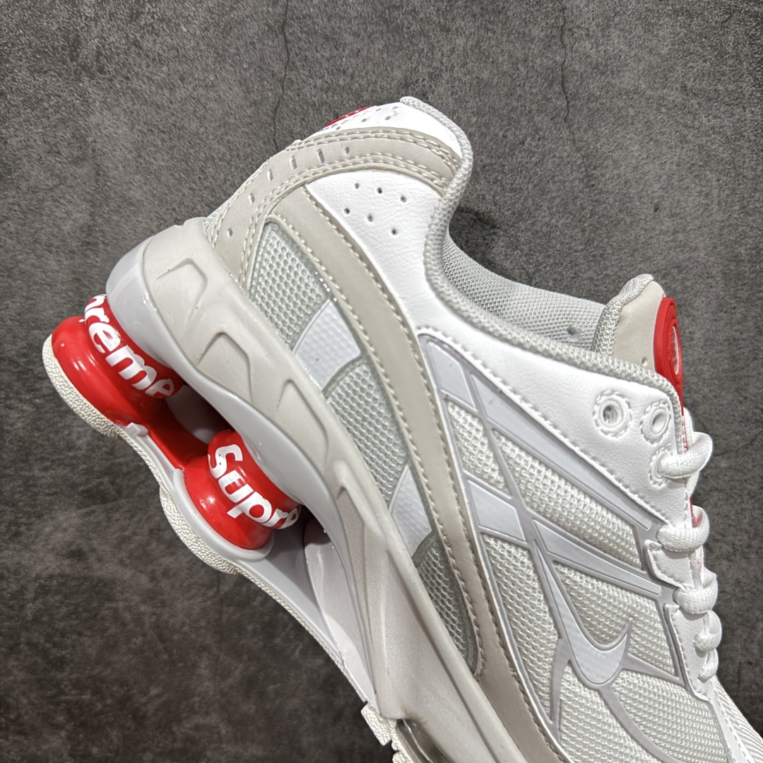 图片[7]-【外贸版】Supreme x Nike Shox Ride 2 SP联名扣篮系列休闲运动鞋.时尚男女篮球鞋缓震慢跑鞋 DN1615 101 Shox系列 舒适与时尚的完美结合，这款现代经典之作，凭借脚跟下方的四个支撑柱和前脚掌的Max Air技术，提供卓越的响应性缓震。鞋面采用真皮与合成革的混合材料，柔软且耐用。此外，鞋身的网眼材料和脚踝周围的通风孔得到了增强，能够保持脚部的凉爽。泡绵中底，橡胶外底。 货号： DN1615-100 尺码： 40-46 编码： T260270-选品中心